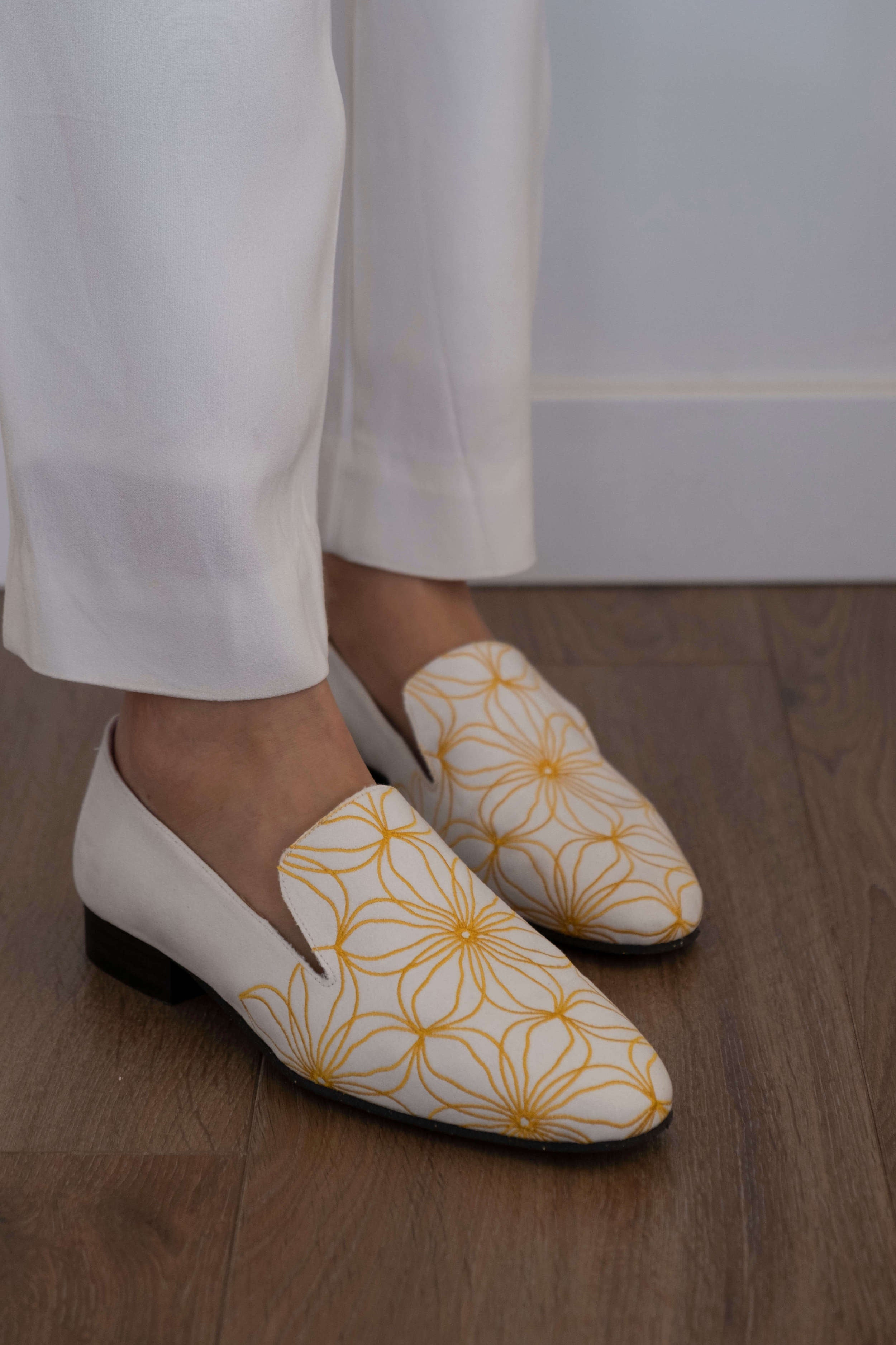 Momoc  Loafers Bloemen Geel & Wit