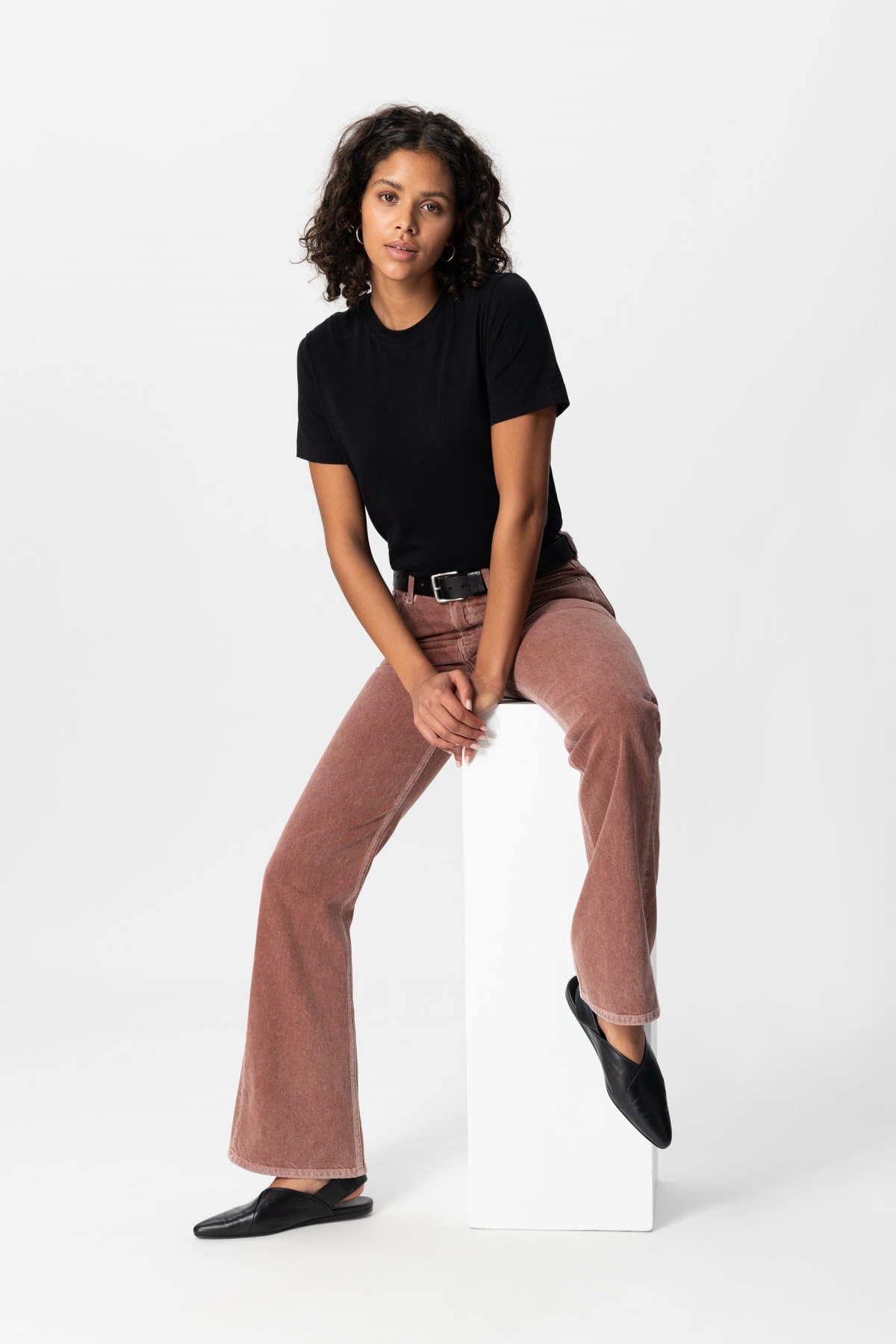 MUD Jeans  Jeans Isy Flared Steenrood