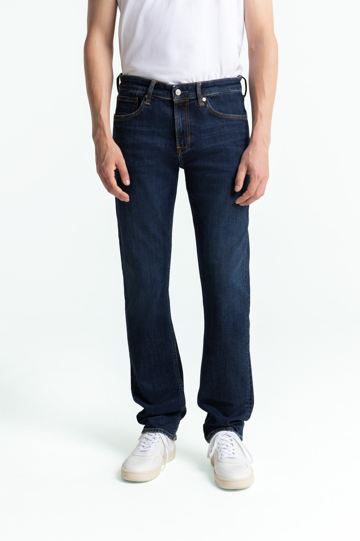 Kings of Indigo mannen vegan Jeans Ryan Clean Medium Washed Marineblauw