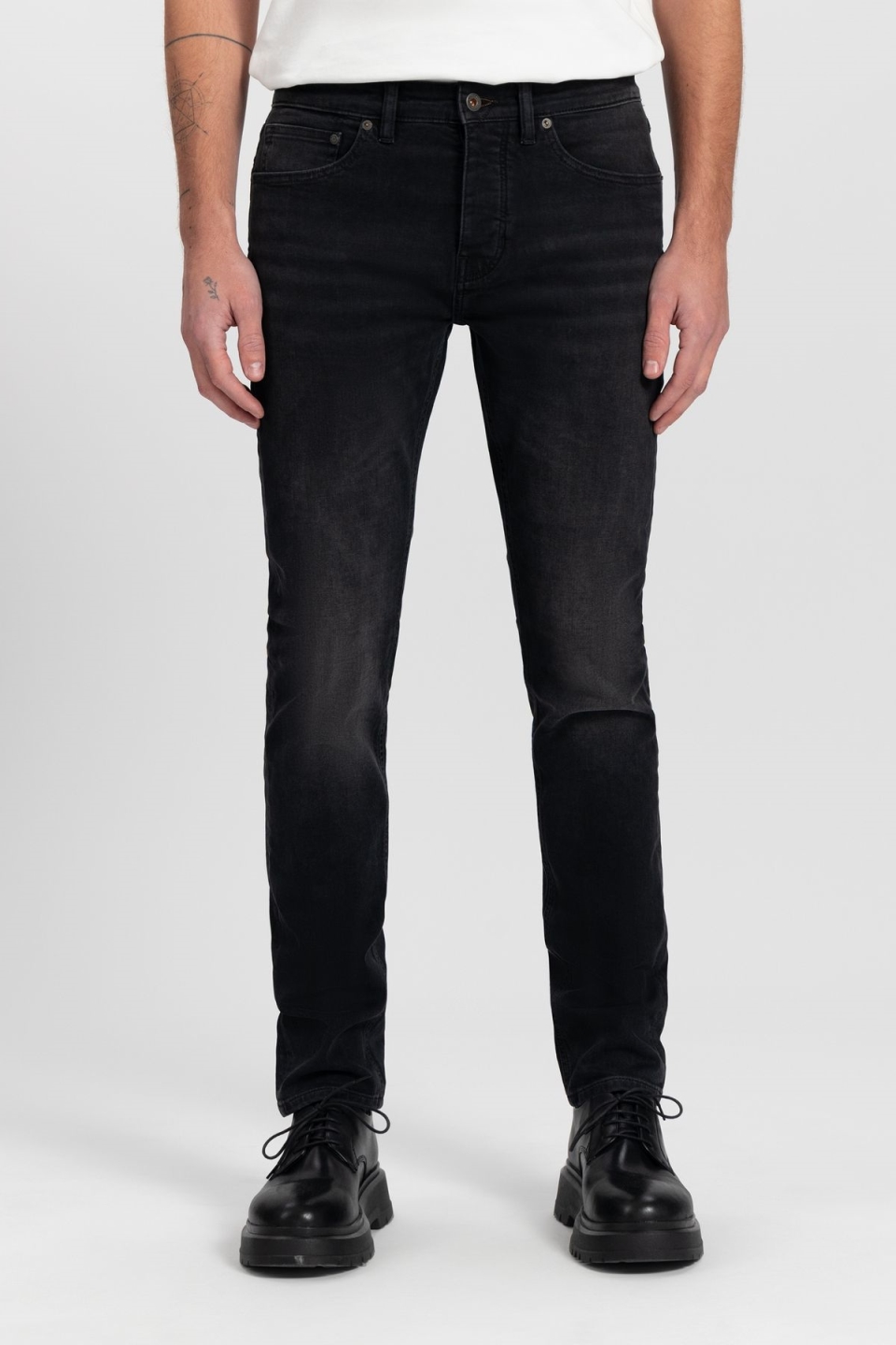 Kuyichi mannen vegan Jeans Slim Jamie Gedragen In Het Zwart