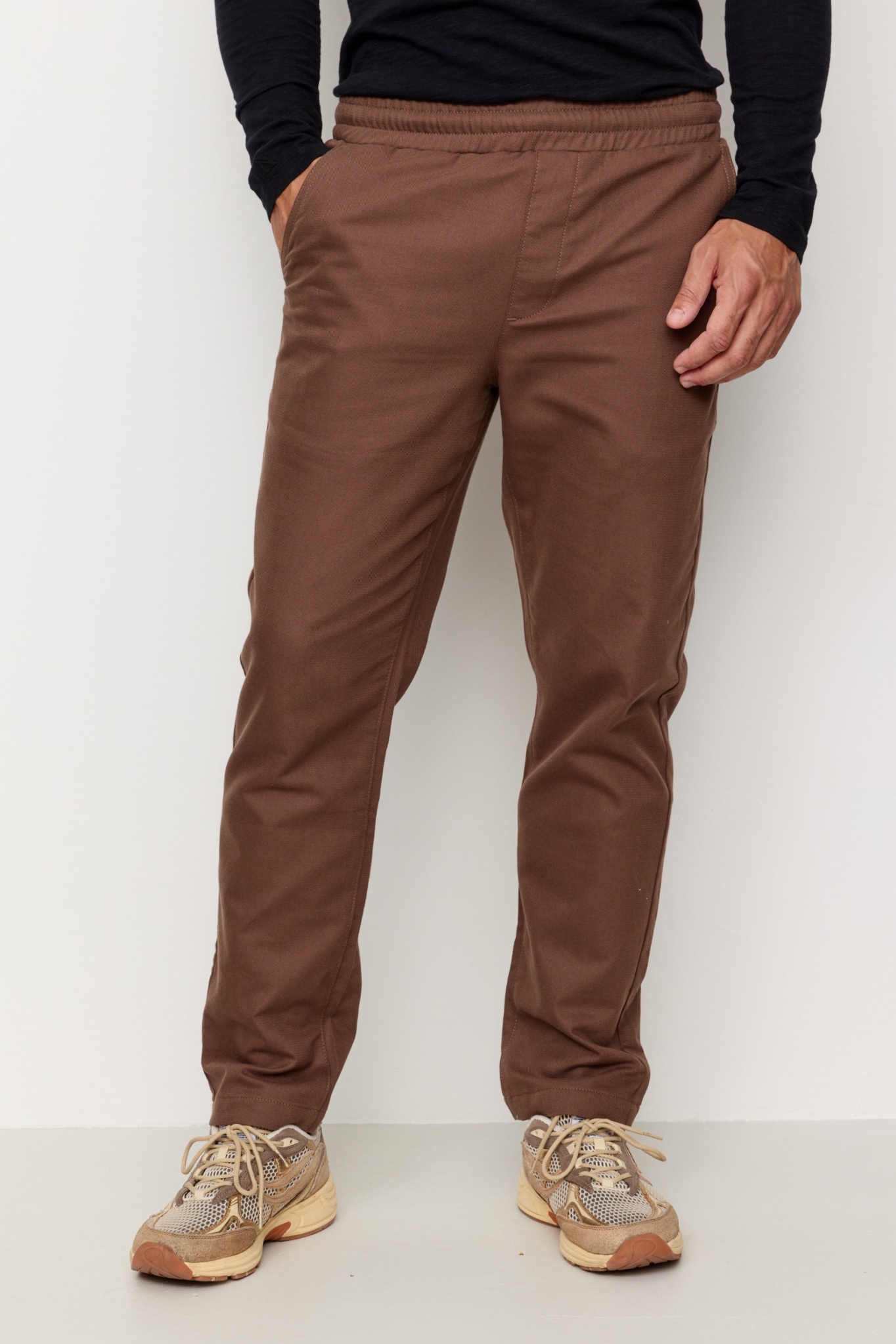 Recolution mannen vegan Chino Broek Tamarinde Koffie Bruin