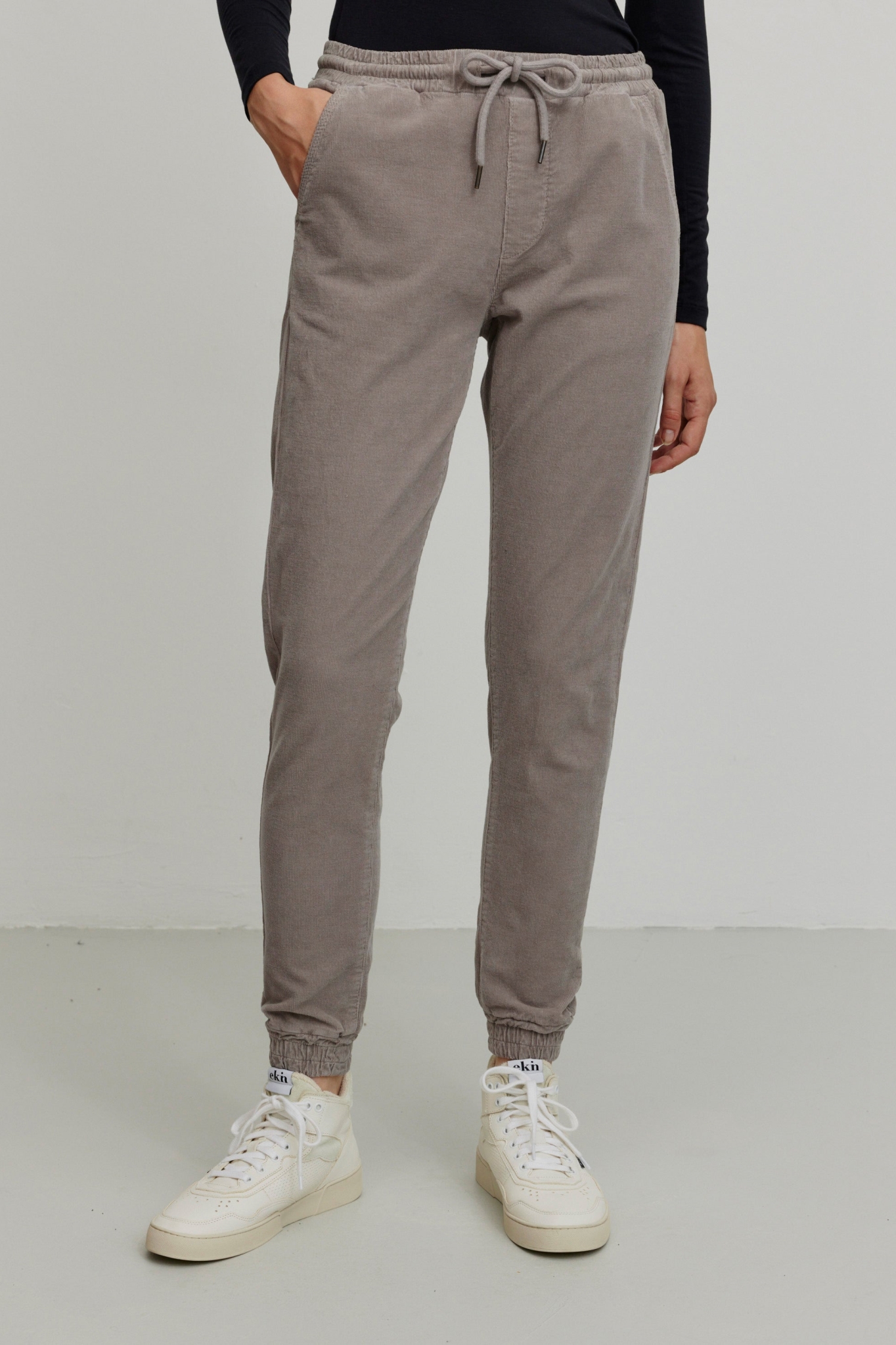 Recolution  Joggingbroek Chino Corduroy Chaiturus Hazel Brown