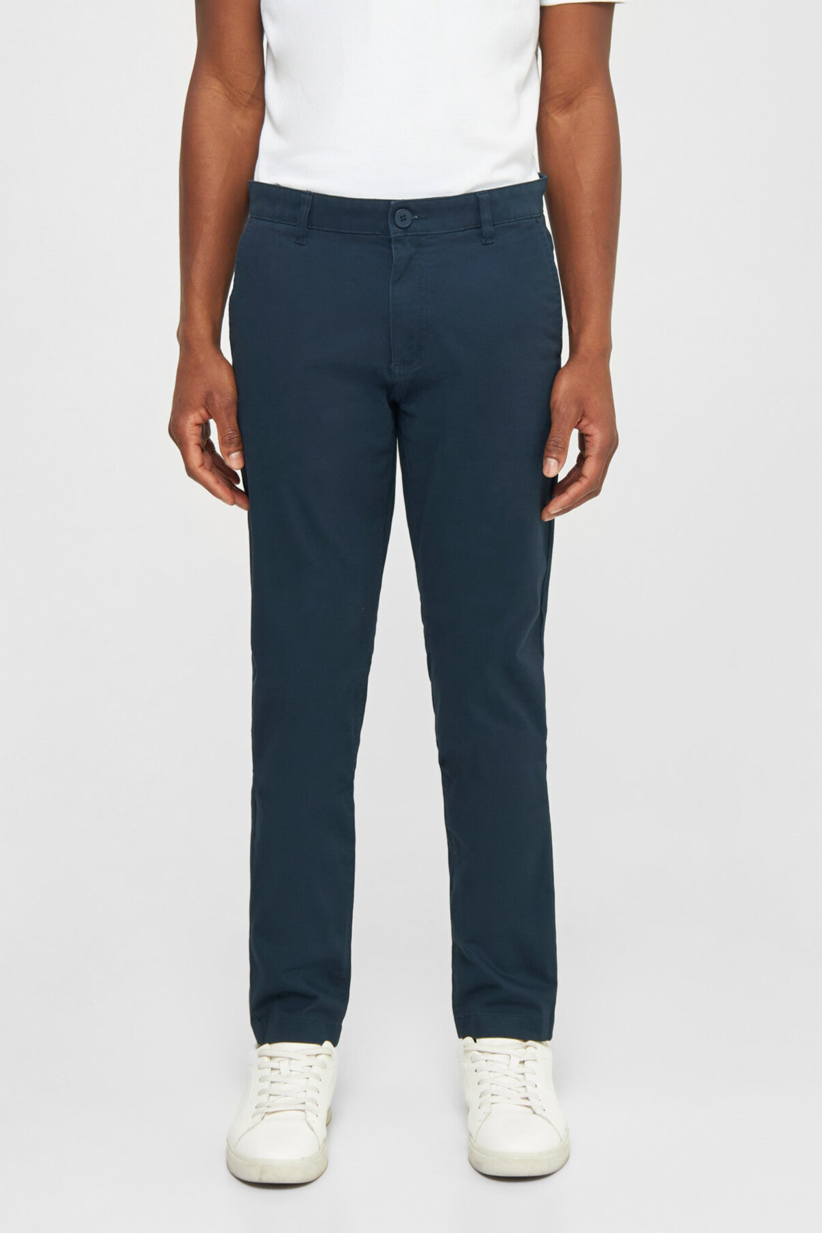 KnowledgeCotton Apparel mannen vegan Chinobroek Luca Slim Twill Total Eclipse Navy