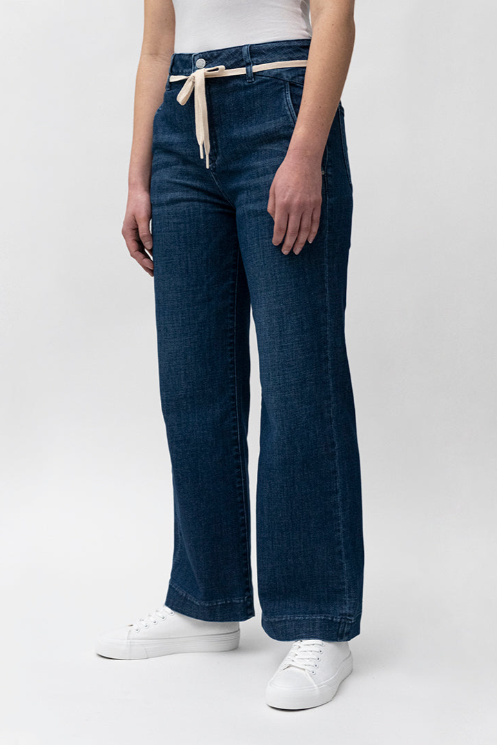Dawn  Dew Flared Cropped Soft Denim French Pocket Zak Donkerblauw