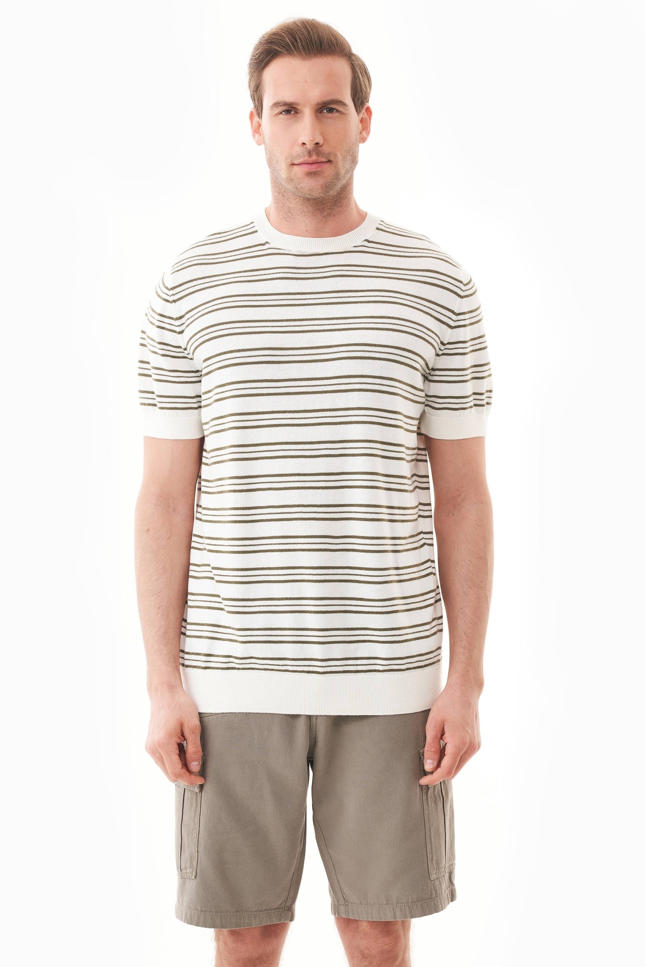 ORGANICATION mannen vegan T-Shirt Met Strepen Fijn Gebreid Kaki Groen & Gebroken Wit