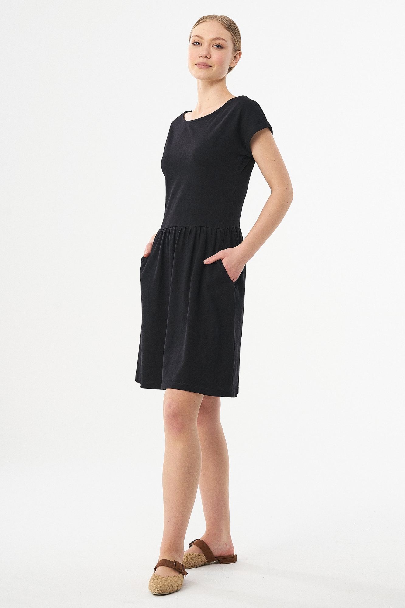 ORGANICATION  Jurk Scoop Hals Zwart