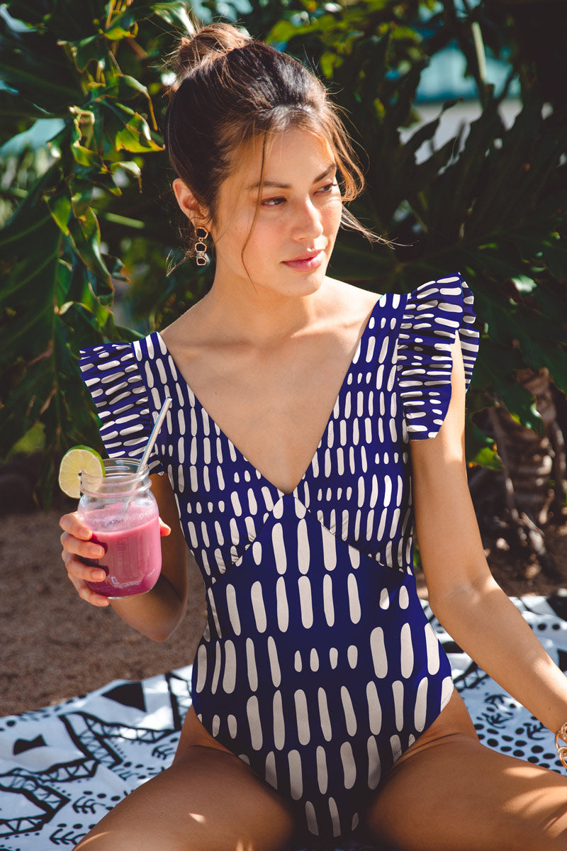 Averie  Badpak Plunge One-Piece Amada White Brush Print Op Indigoblauw