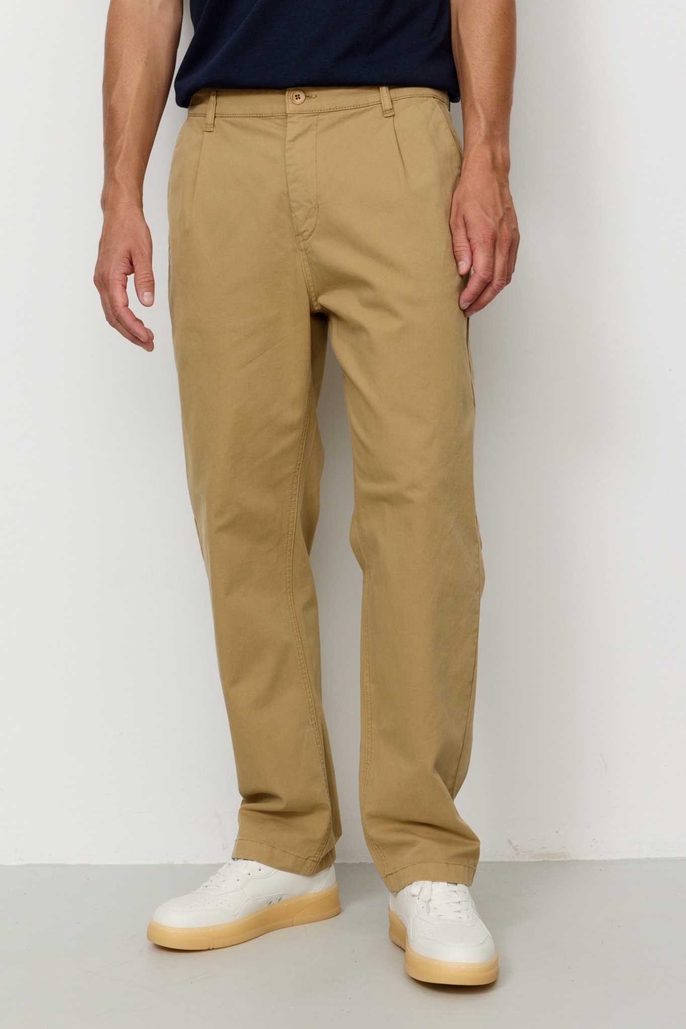 Recolution mannen vegan Chinos Eiken Woestijnbruin