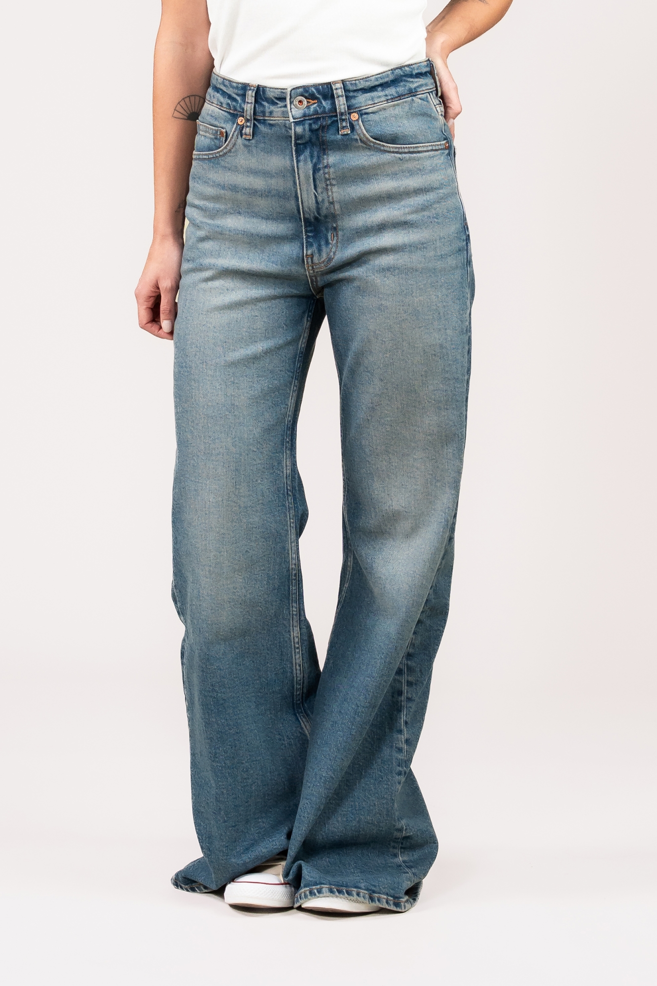 Kuyichi  Vivienne Flared Jeans In Gebroken Blauw