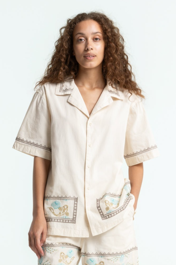 Kings of Indigo mannen vegan Shirt Arkin Koi Vijver CrÃ¨me