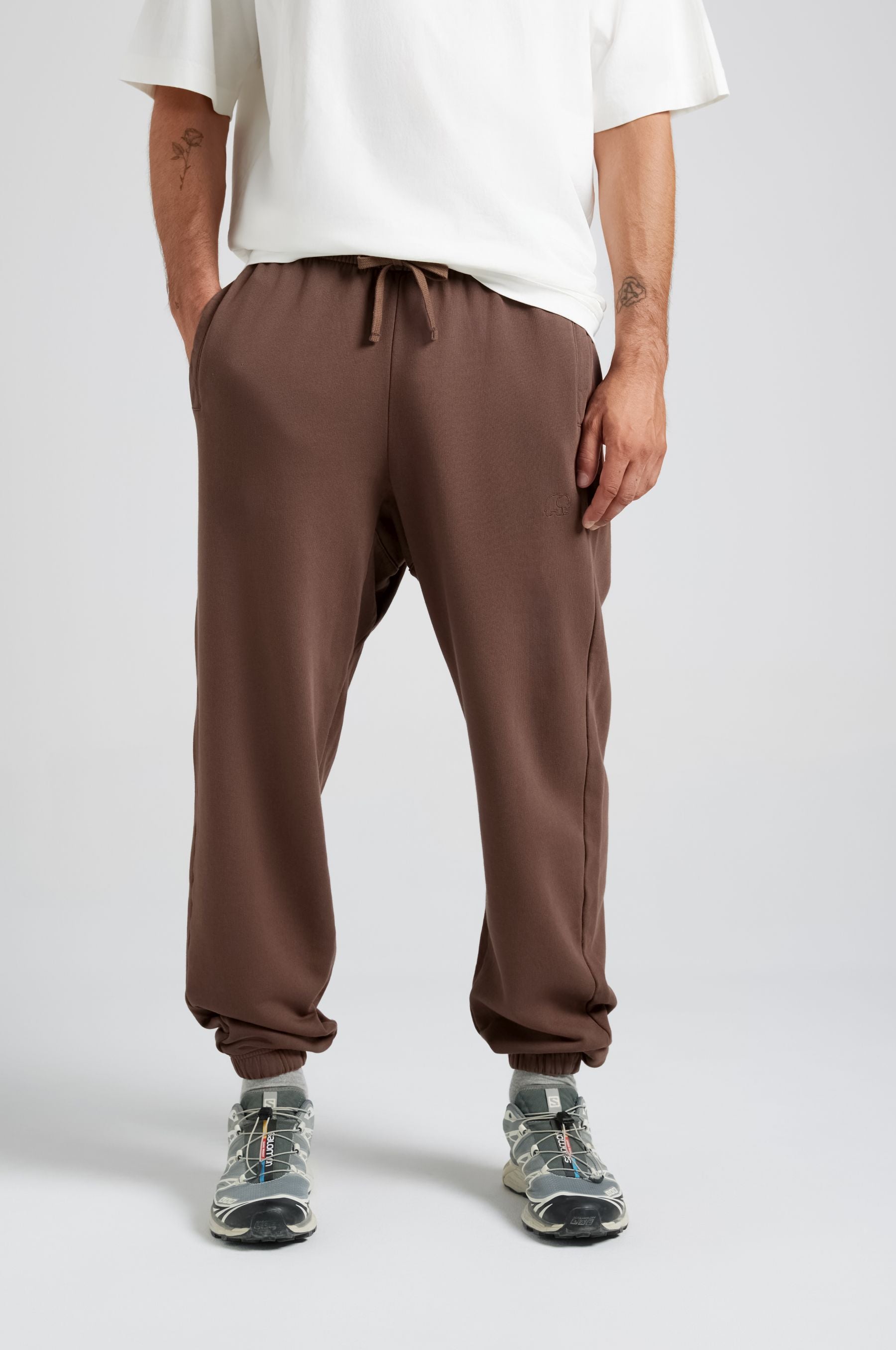 Trendsplant mannen vegan Sweatpants Essential Shaved Chocolate Bruin