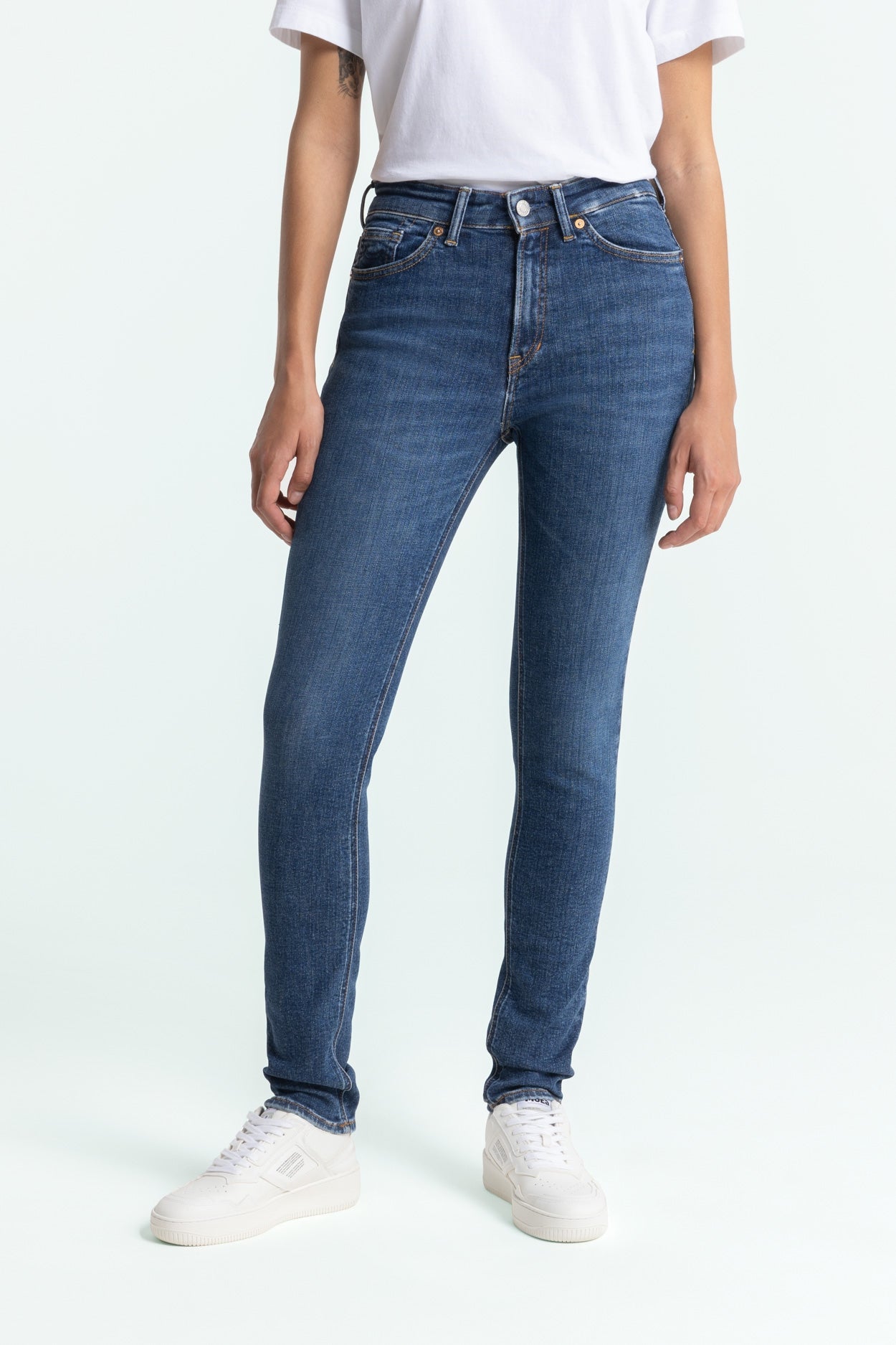 Kings of Indigo  Jeans Juno Journey Mid Washed Blauw