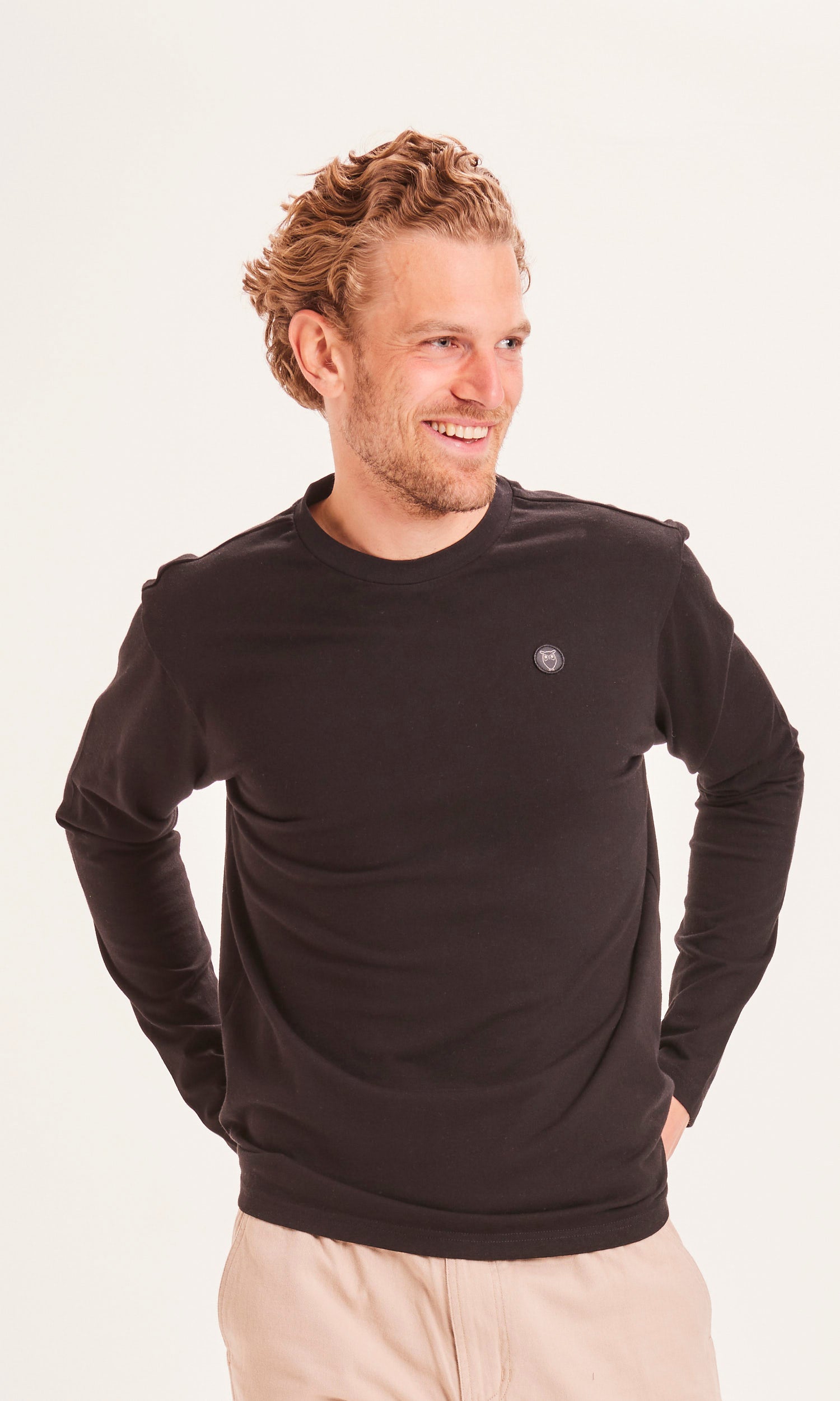 KnowledgeCotton Apparel mannen vegan Lange Mouw Met Badge, Zwart Gitzwart