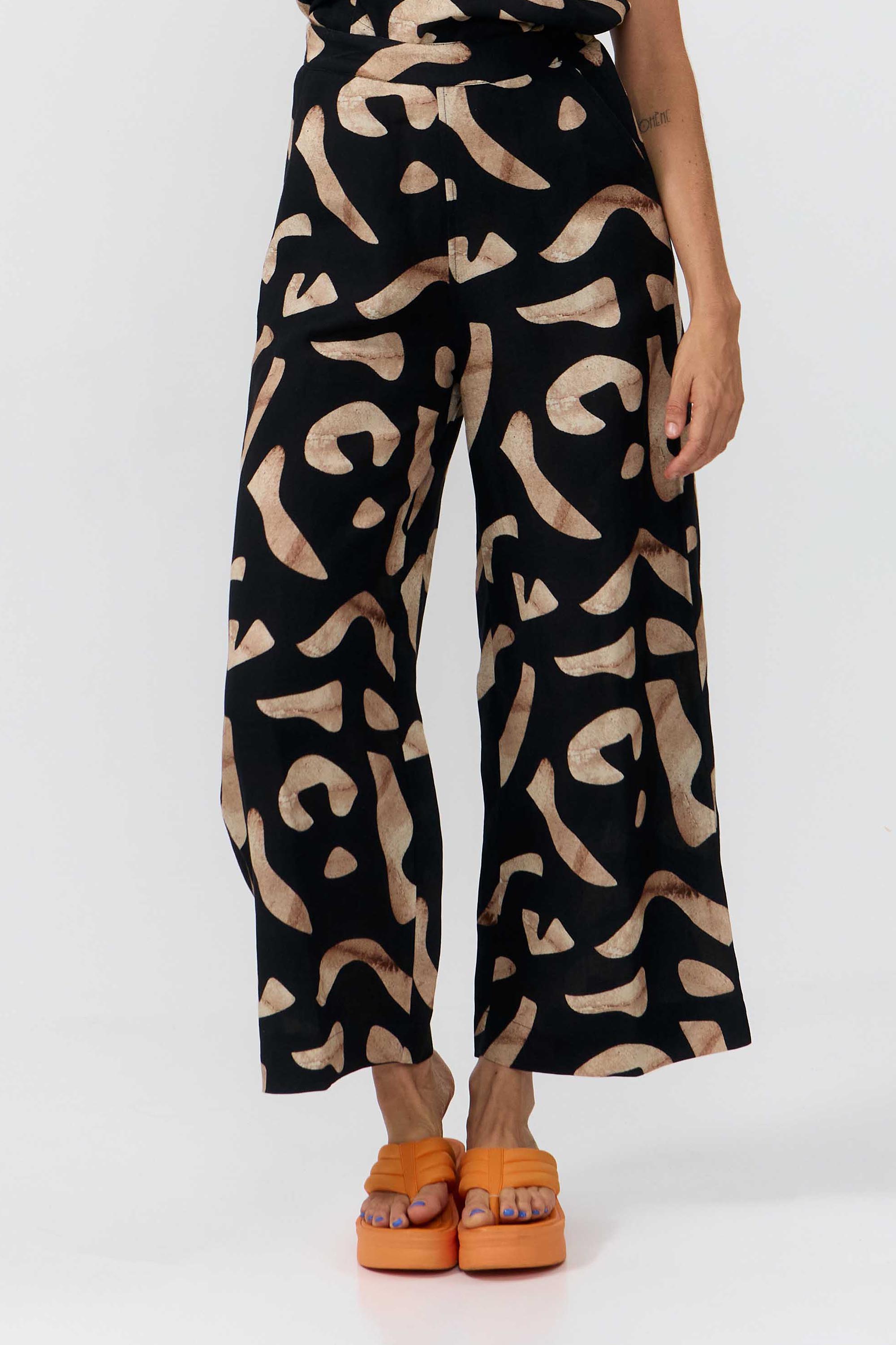 SUITE13LAB  Broek Hatta Print Stones Zwart