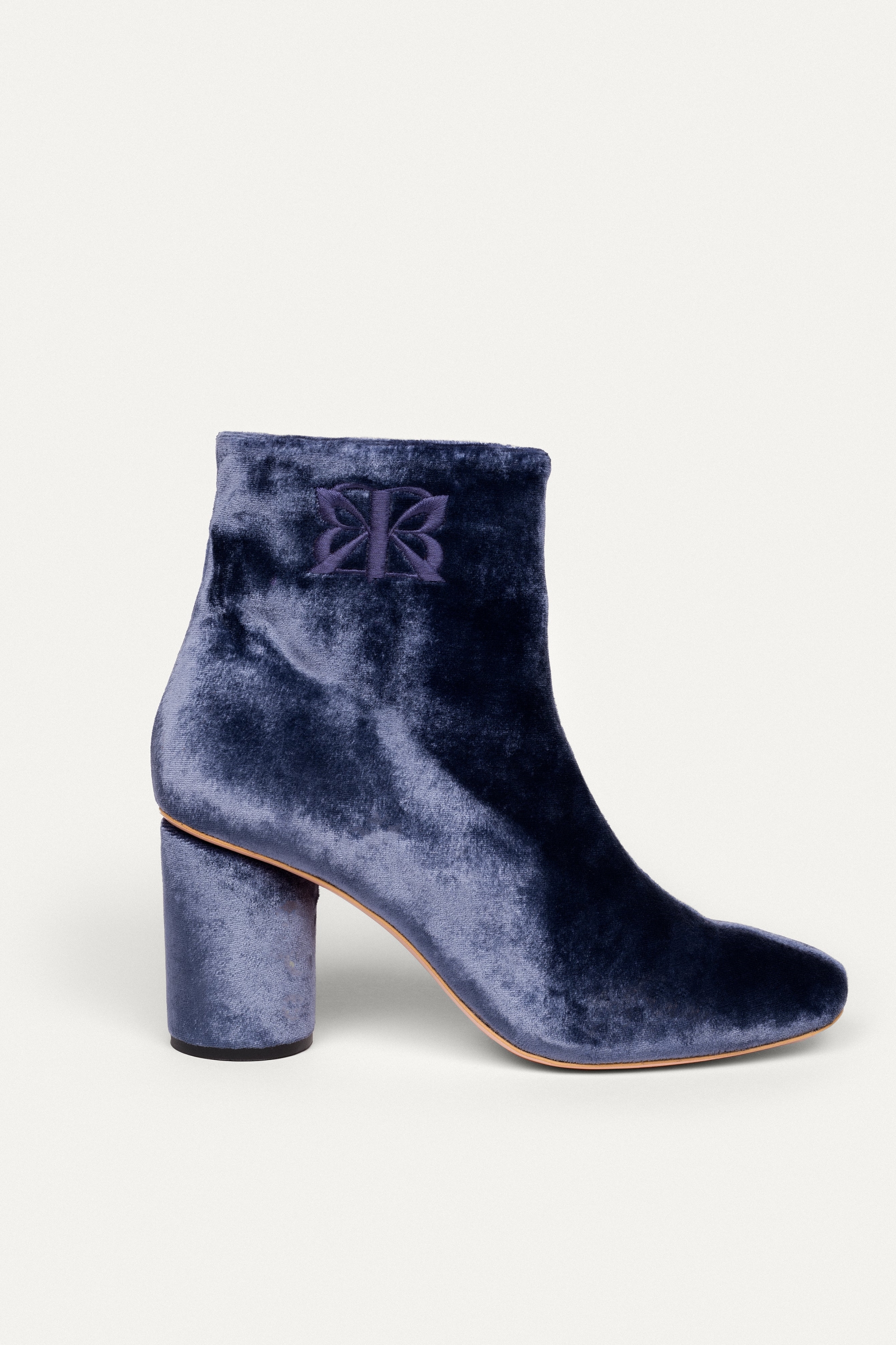 BIKKOU  Boots Expo In De Galerie Blauw Grijs