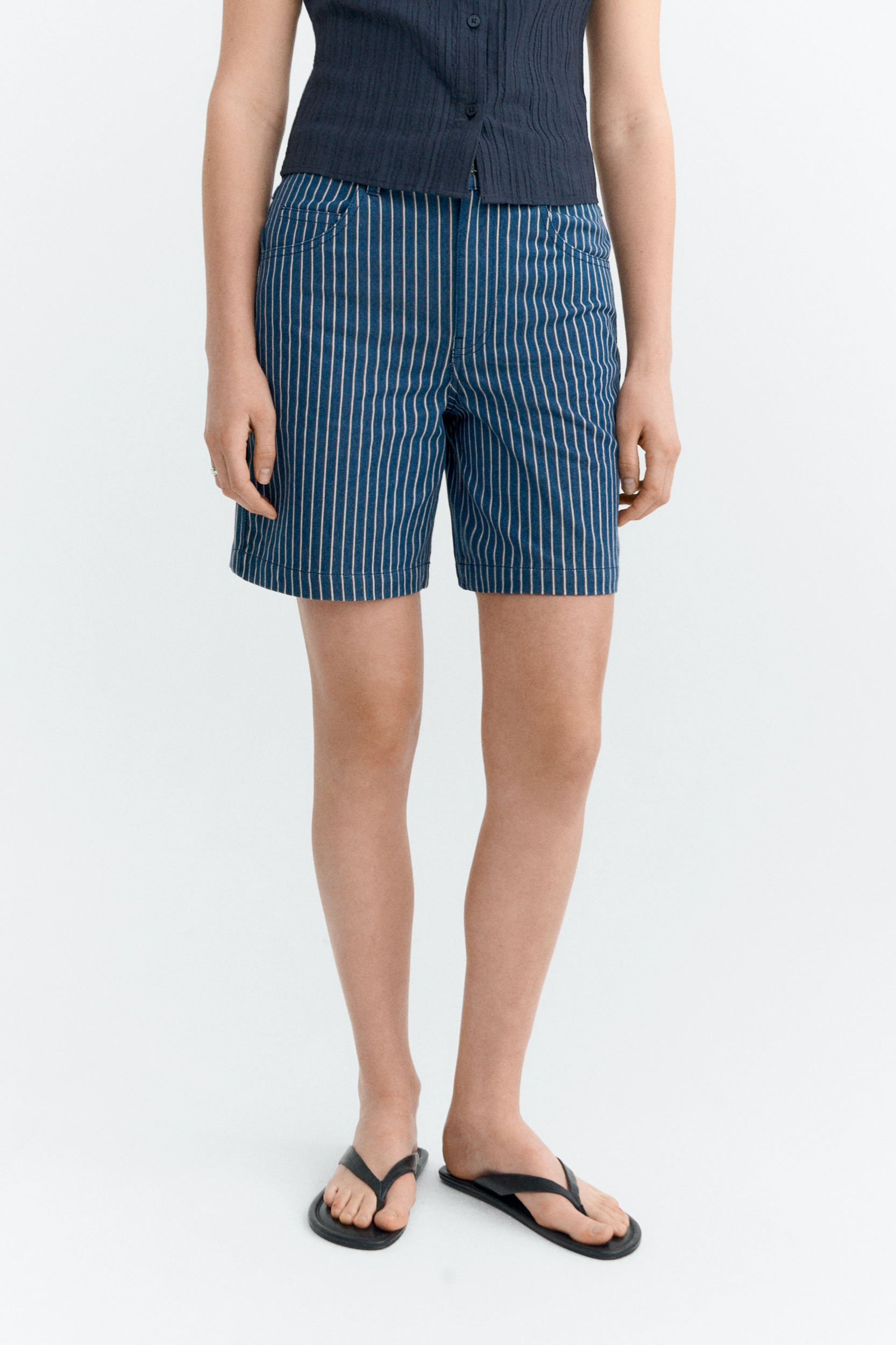 Thinking MU  Shorts Luisa Railway Gestreept Blauw