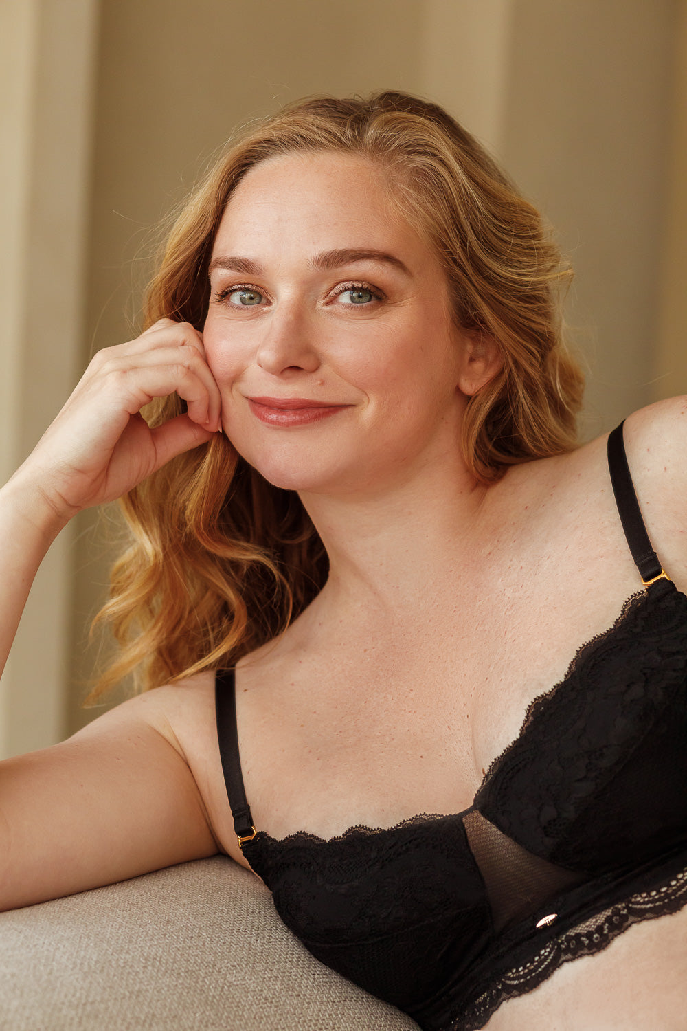 Savara Intimates  Voedingsbeha Niekie Zwart