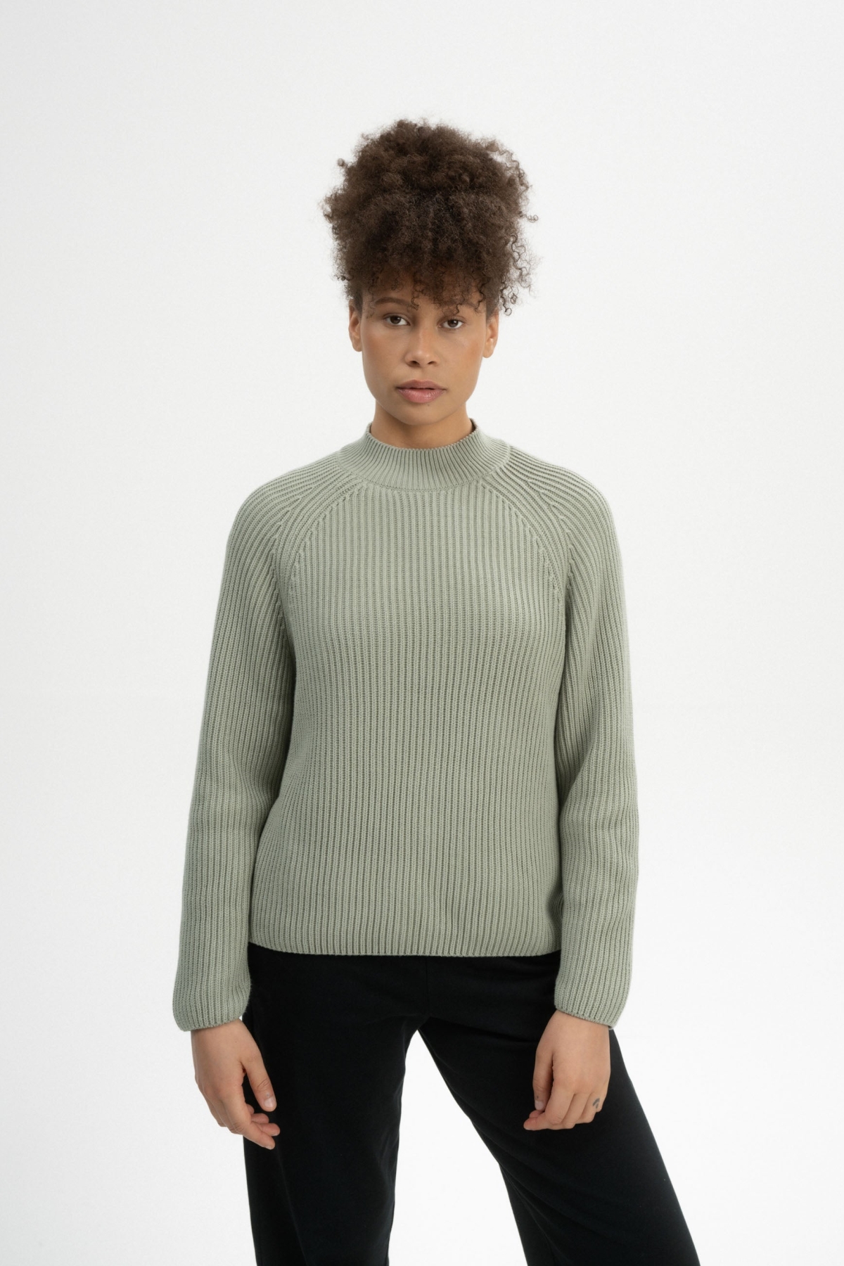 MELA  Gebreide Trui Met Ribbels En Opstaande Kraag, Analah Green Clay