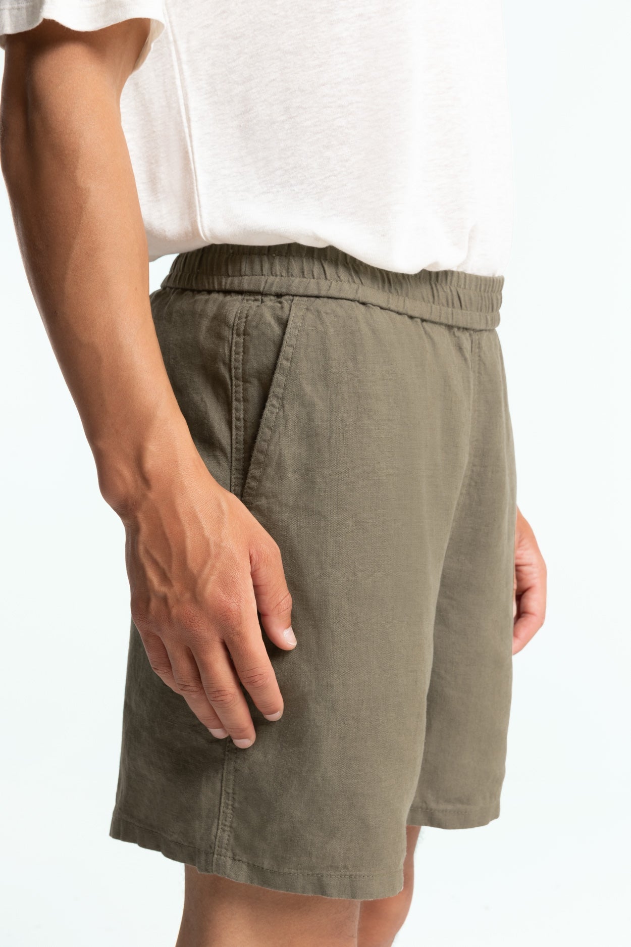 Kings of Indigo mannen vegan Shorts Bidatsu Bungee Cord Donker Olijfgroen