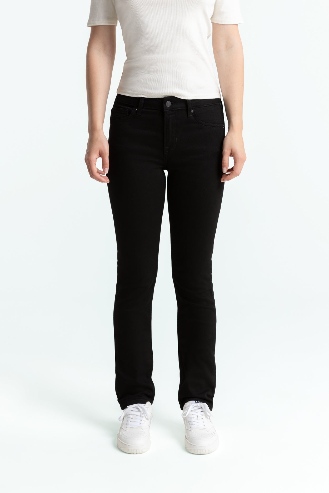 Kings of Indigo  Jeans Emi Stay Zwart Spoelen