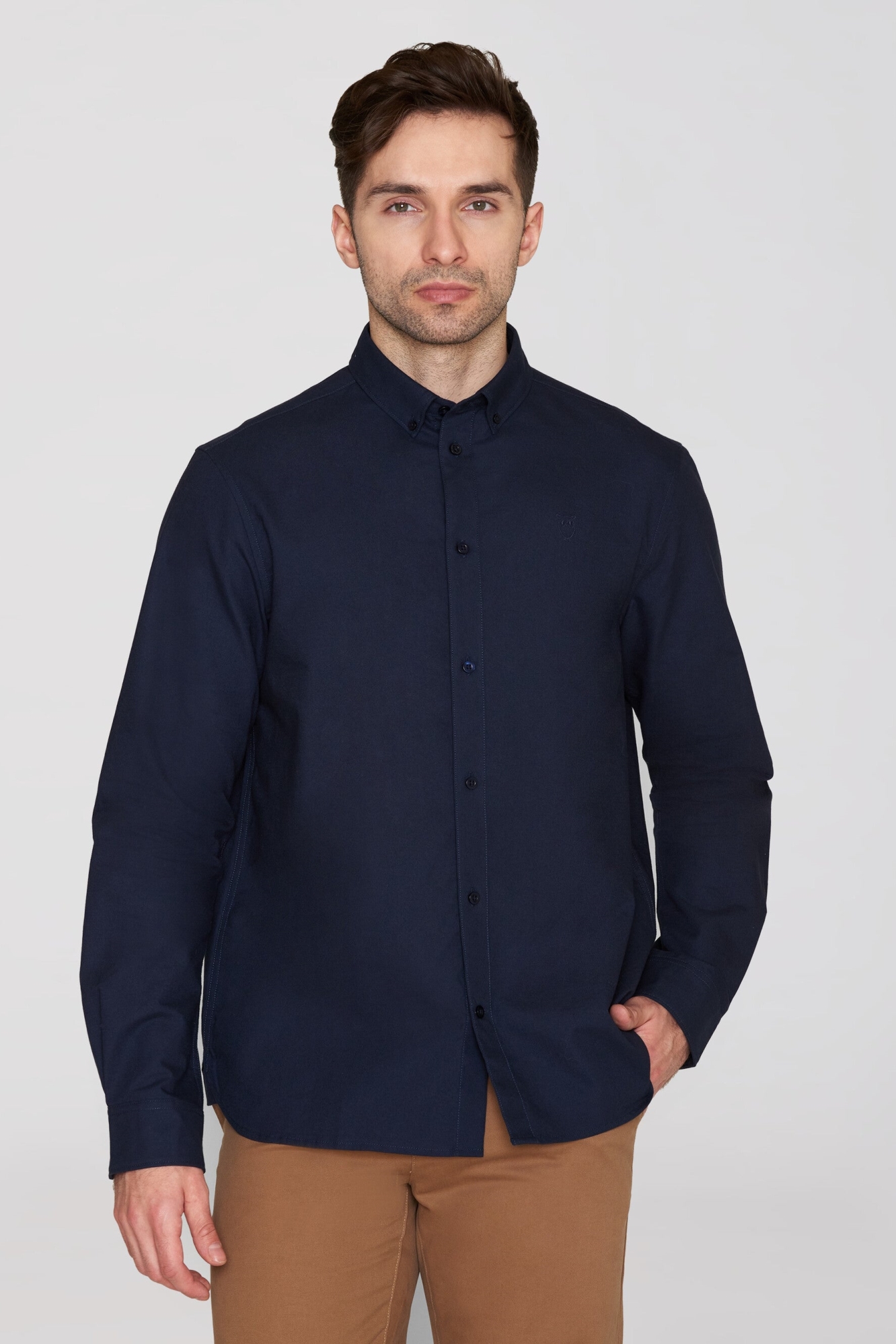 KnowledgeCotton Apparel mannen vegan Shirt Oxford Harald Small Owl Totaal Eclipse Marineblauw
