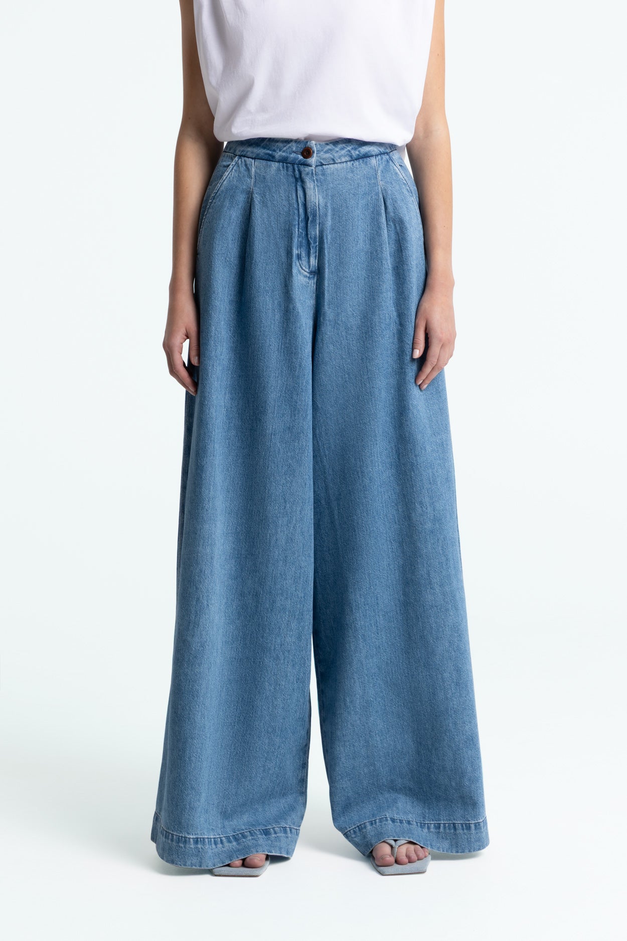 Kings of Indigo  Jeans Elsa Hopcete Electric Clean Blue