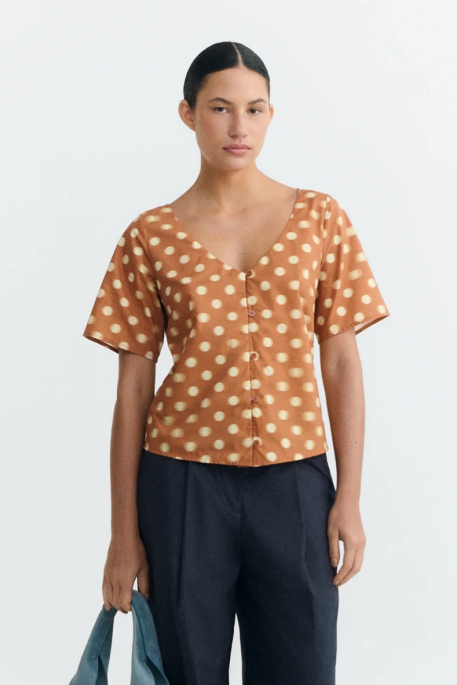 Thinking MU  Blouse Leia Bruin Met Stippen