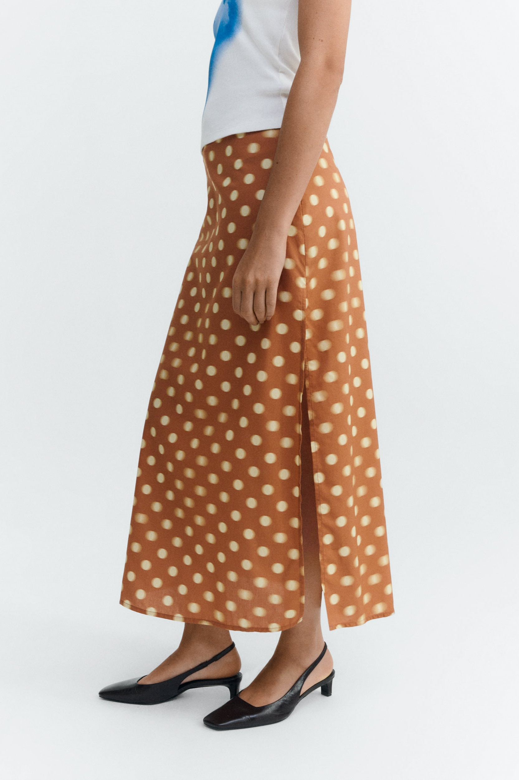 Thinking MU  Midi Rok Kora Bruin Met Stippen