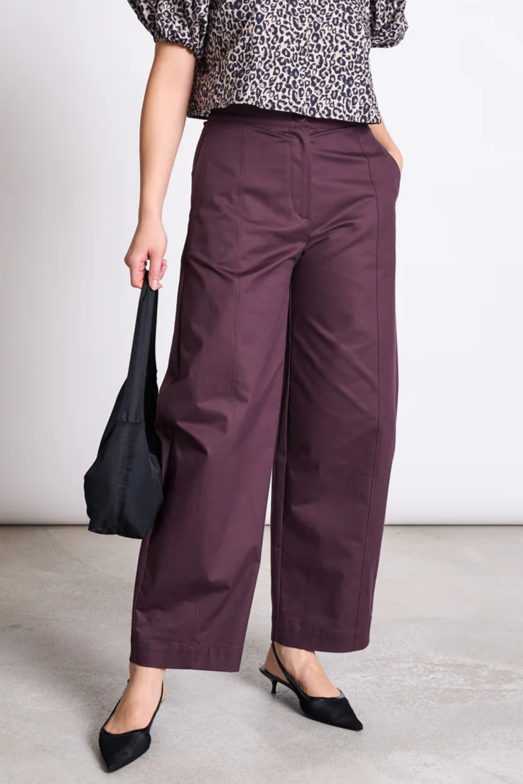 JAN 'N JUNE  Pantalon Yauri Barrel Leg Cherry Laquer