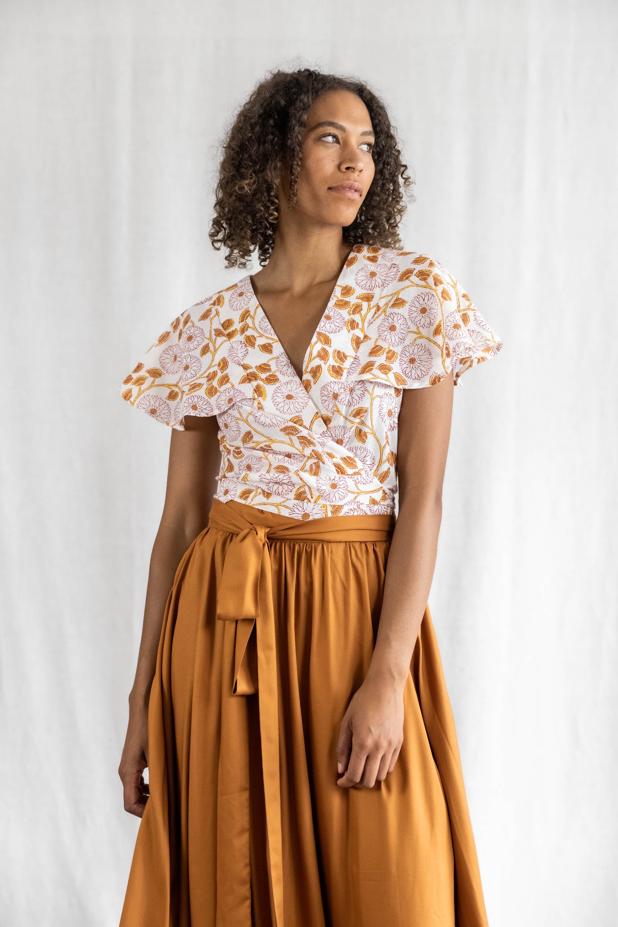 Jyoti - Fair Works  Wikkelblouse Neeraj Blockprint Bloemen