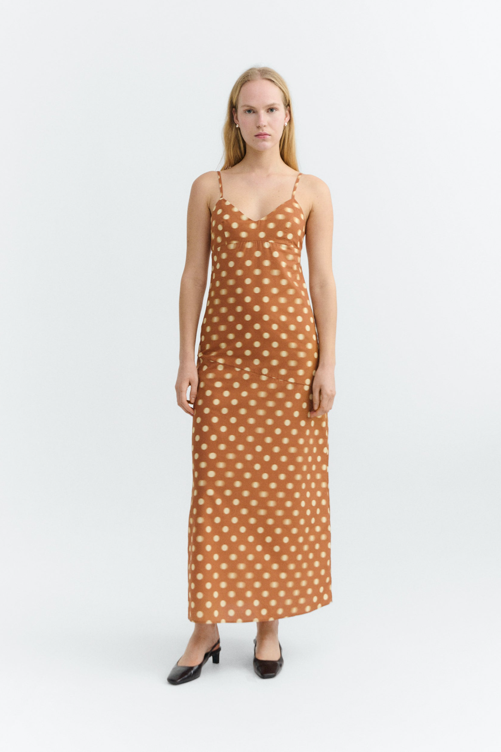 Thinking MU  Maxi Jurk Dina Brown Met Stippen