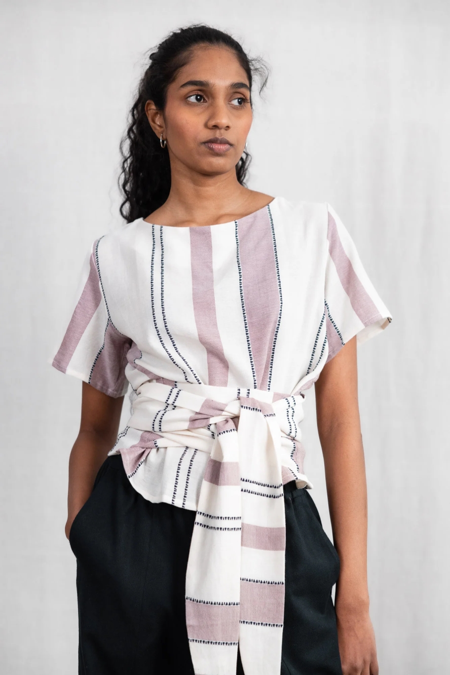 Jyoti - Fair Works  Wikkelblouse Met Amarantkleurig Weefpatroon In Oudroze