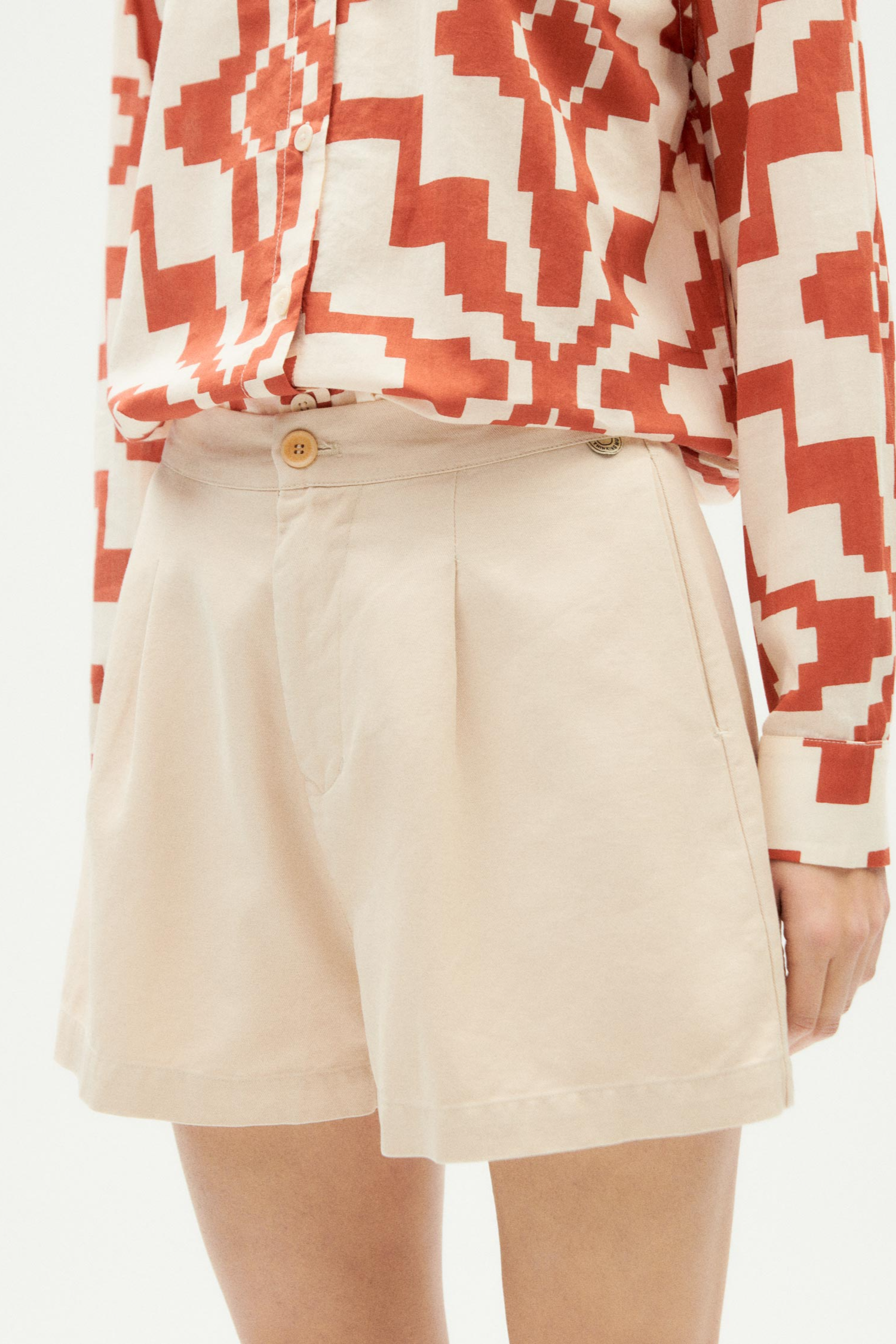 Thinking MU  Shorts Narciso Cream