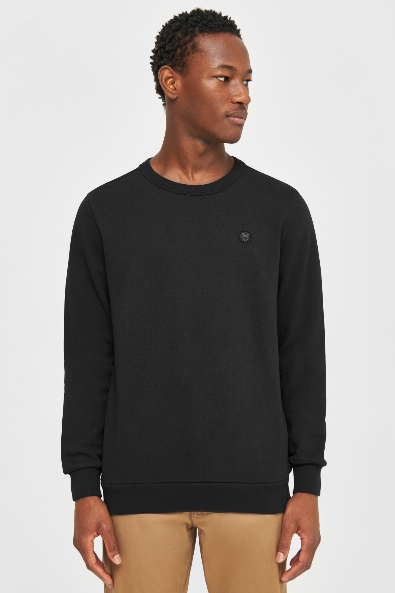 KnowledgeCotton Apparel mannen vegan Sweatshirt Basic Badge Zwart Jet