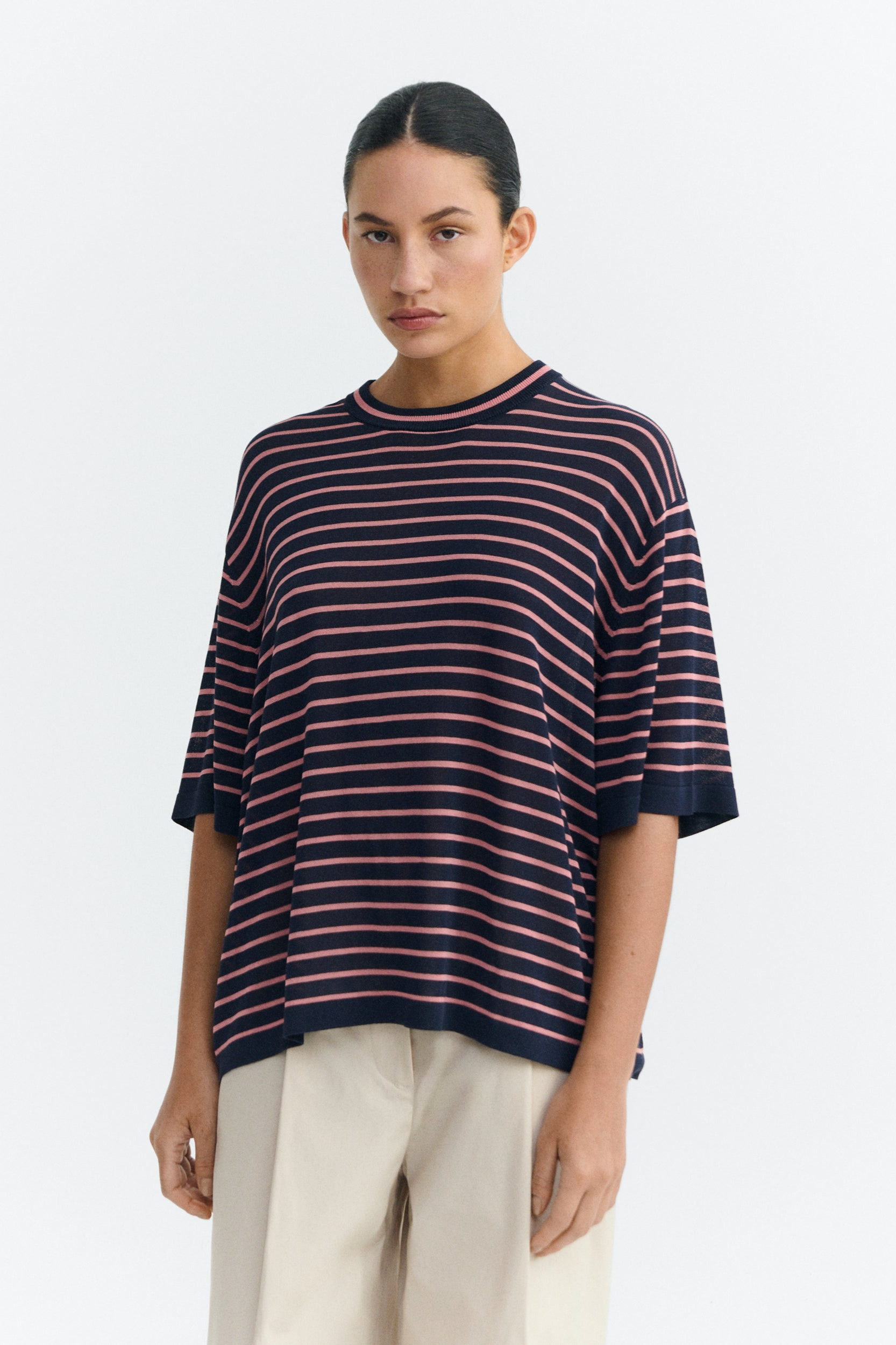 Thinking MU  Oversized T-Shirt Zenna Met Strepen In Marineblauw/Roze