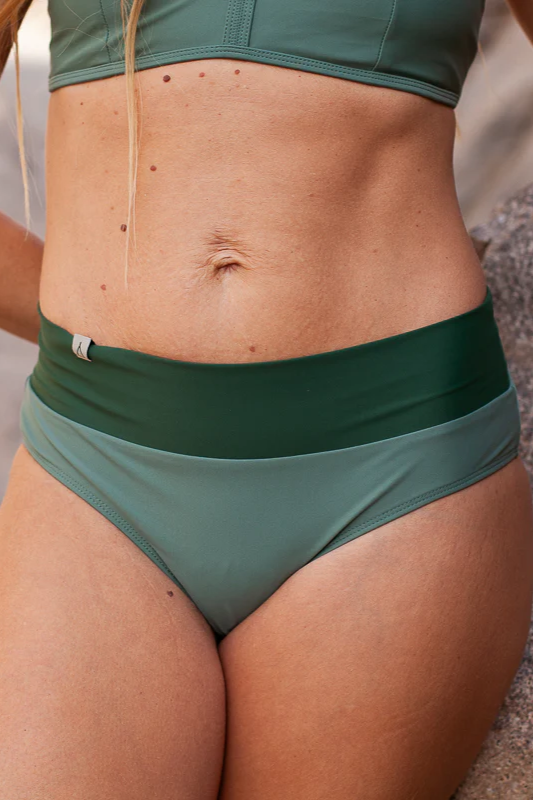 Inaska  Bikinibroekje Met Zachte Taille, Kaki/Mosgroen