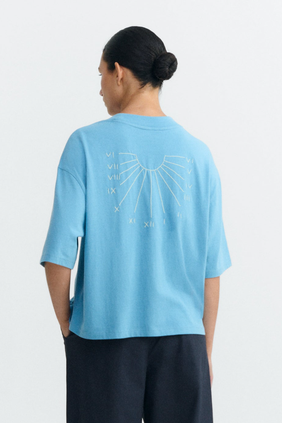 Thinking MU  T-Shirt Lena Handgeborduurd Oversized Blauw