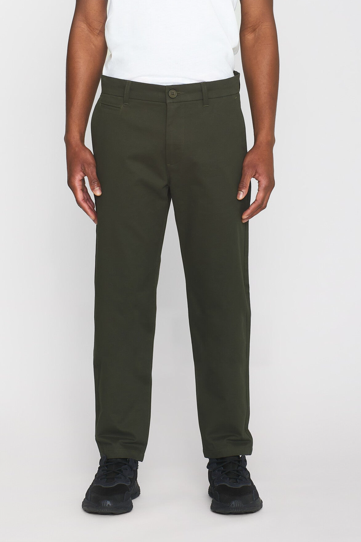 KnowledgeCotton Apparel mannen vegan Chinobroek Chuck Regular Twill Forrest Night Green