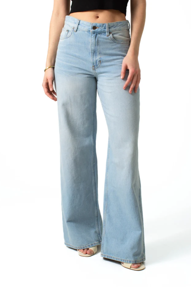 Kuyichi  Jeans Harper Loose Flare Lichtblauw