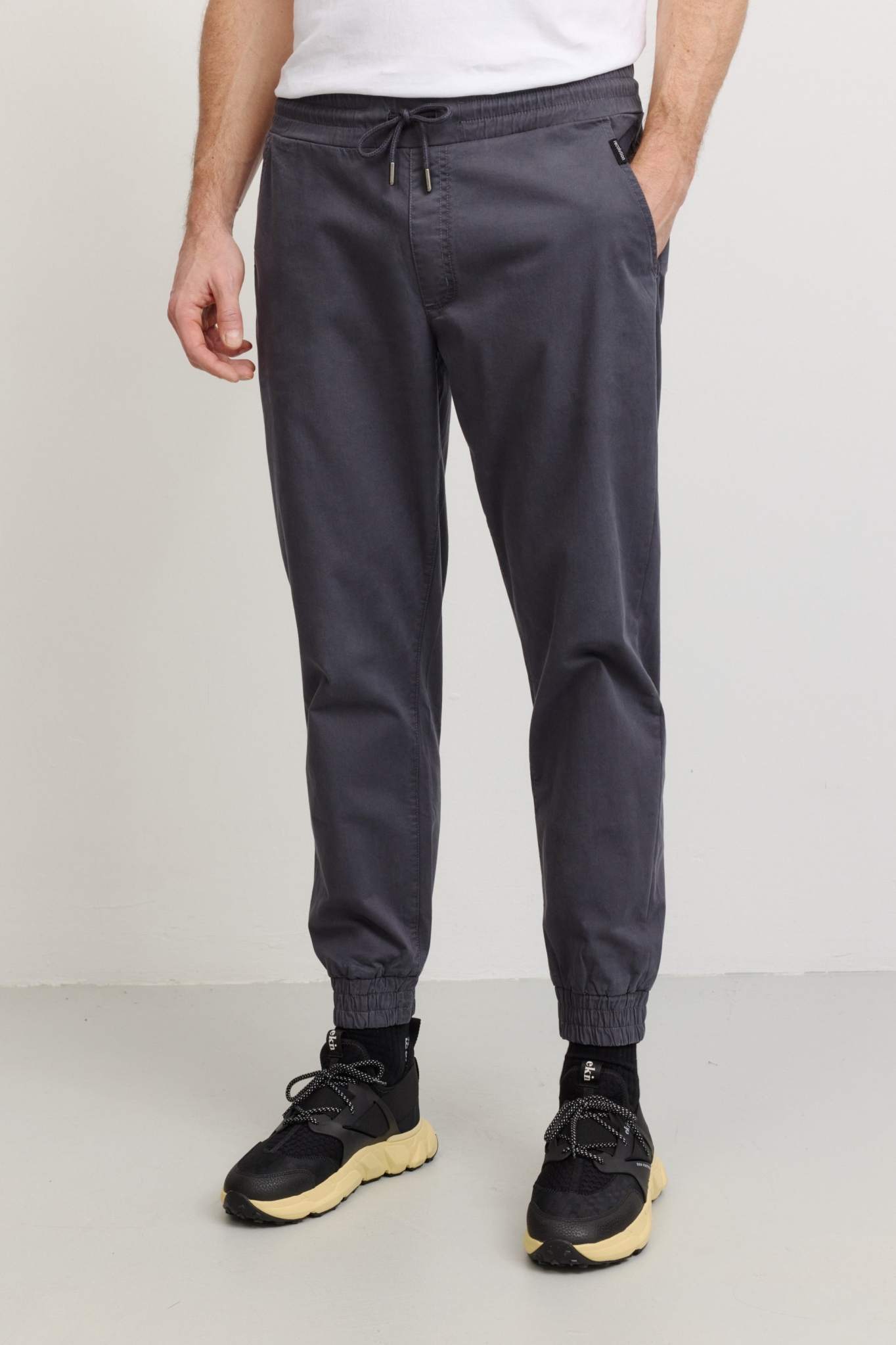 Recolution mannen vegan Joggingbroek Chinos Musa Donkergrijs