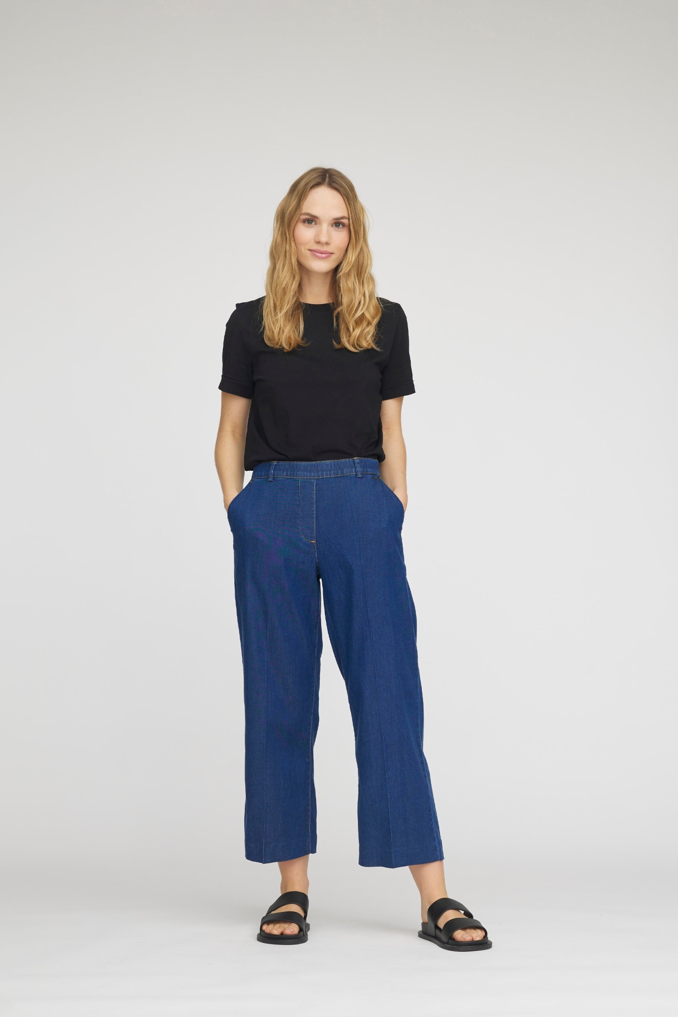 LAURIE  Broek Phoebe Losse Crop Medium Blauwe Denim