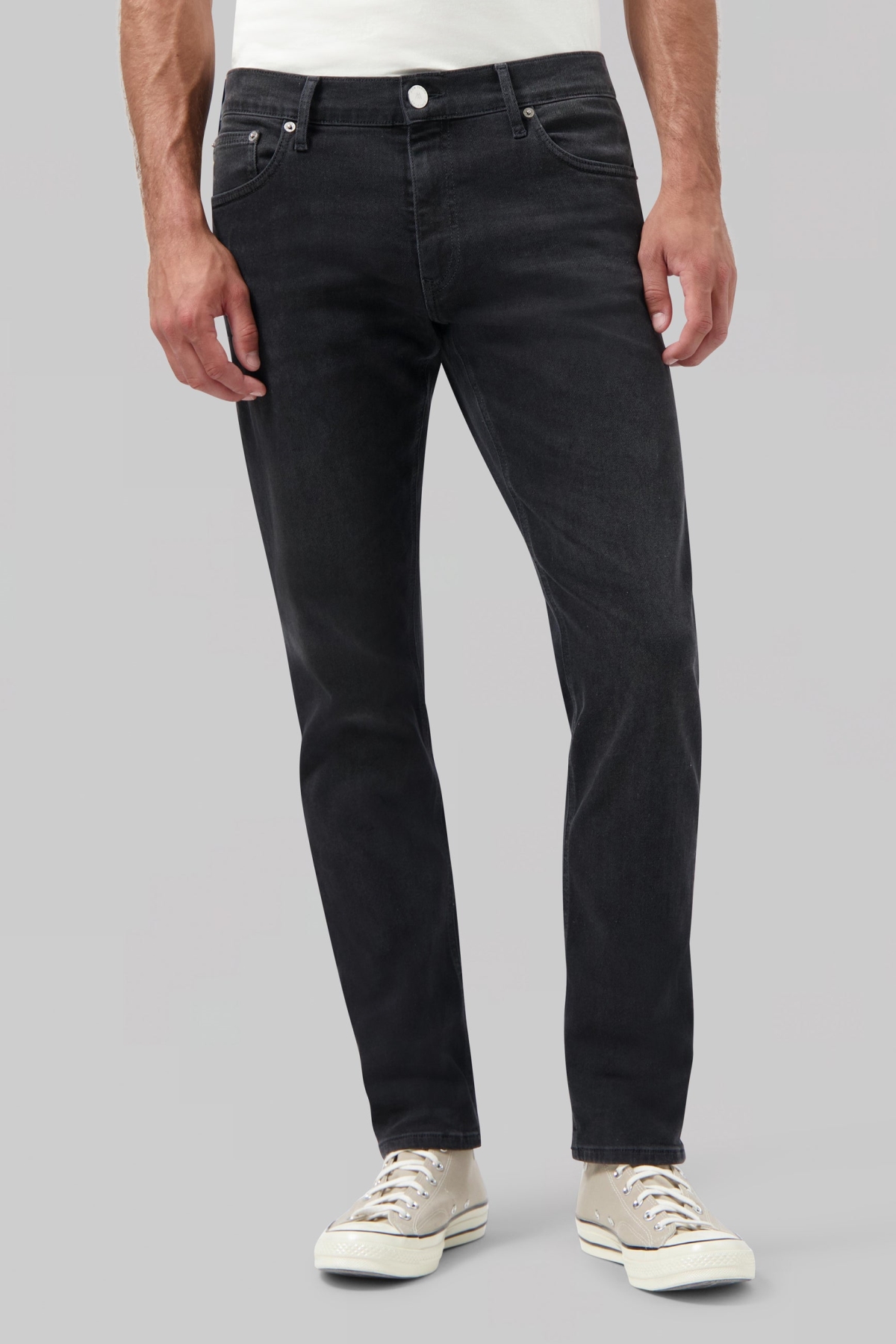 MUD Jeans mannen vegan Jeans Daily Dunn Gedragen Zwart