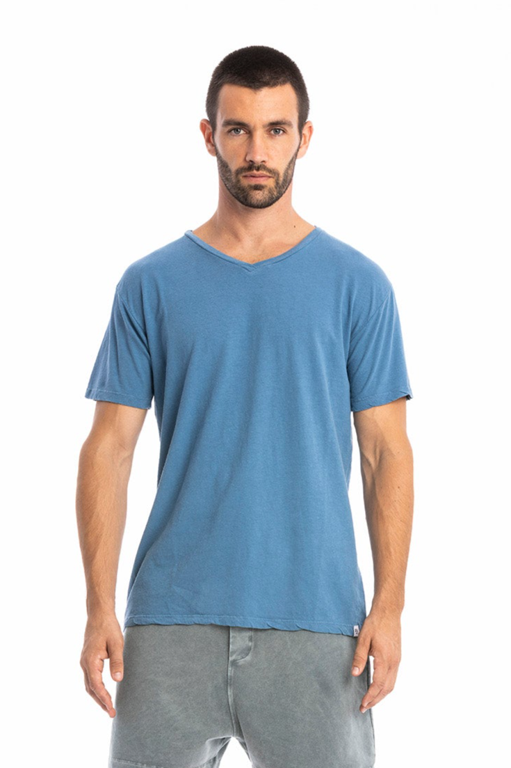 RAVENS VIEW IBIZA mannen vegan T-Shirt Azure V-Hals Maui Blue