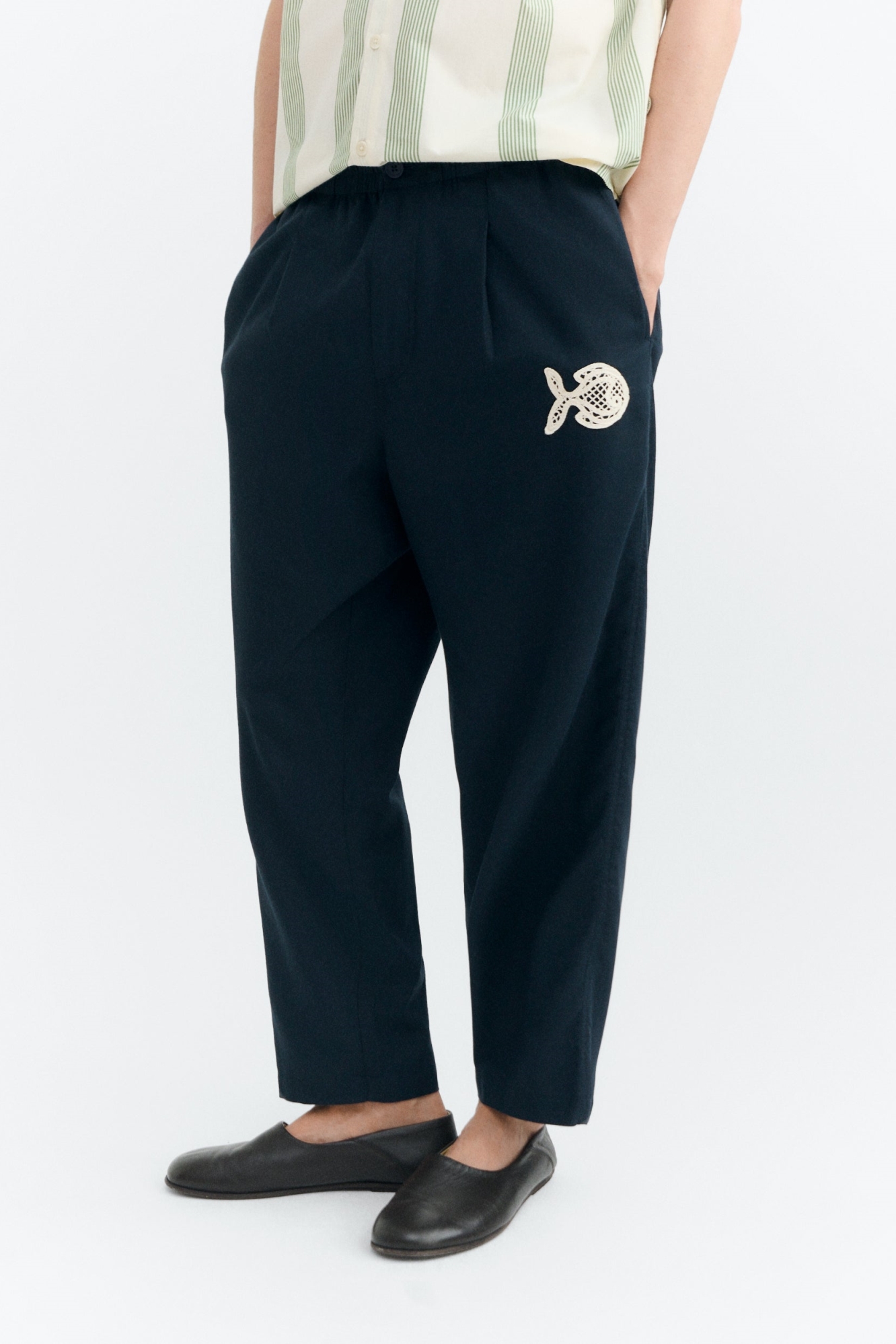 Thinking MU mannen vegan Broek Marcelo Vis Handgeborduurd Marineblauw