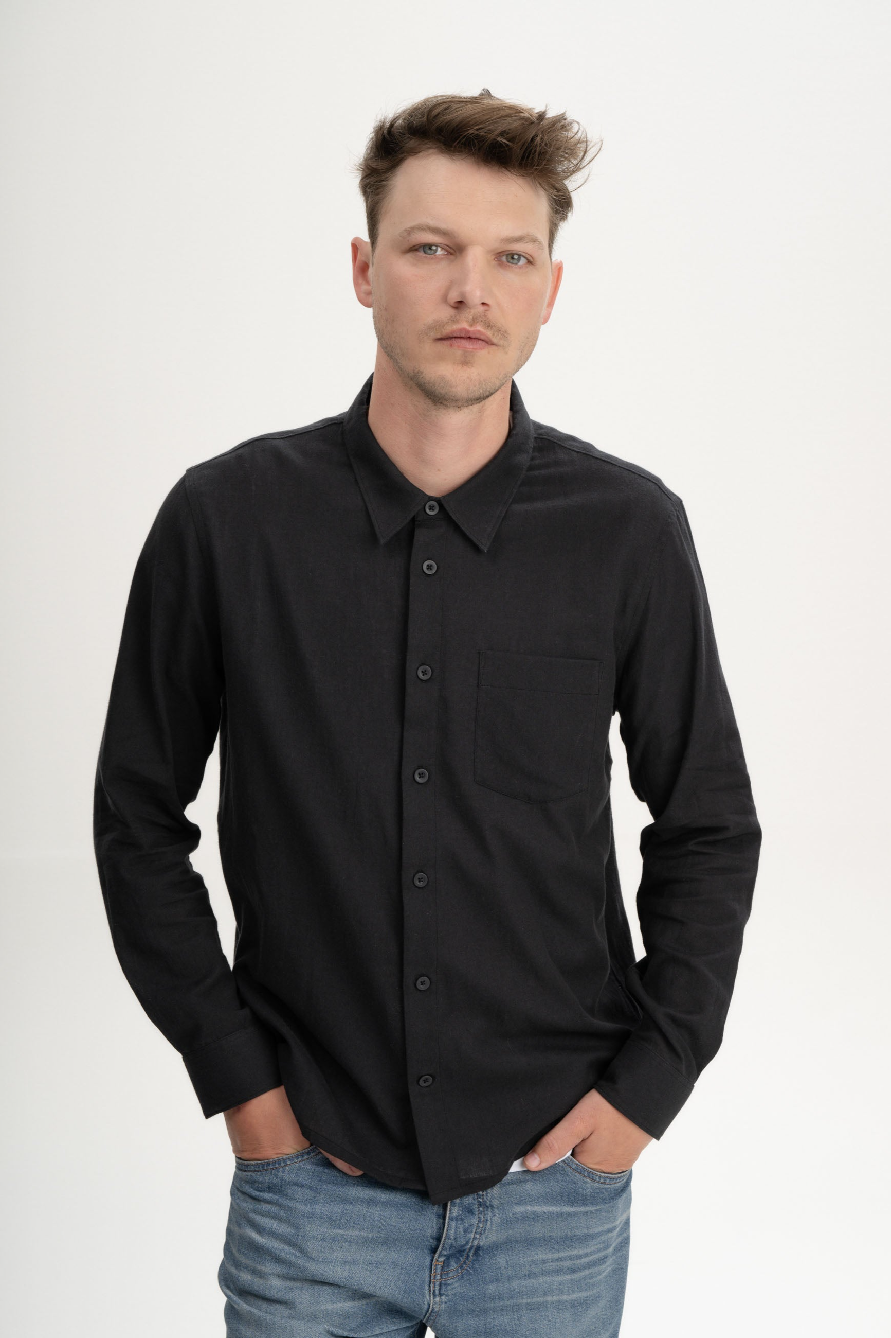 MELA mannen vegan Shirt Ishir Houtskoolzwart