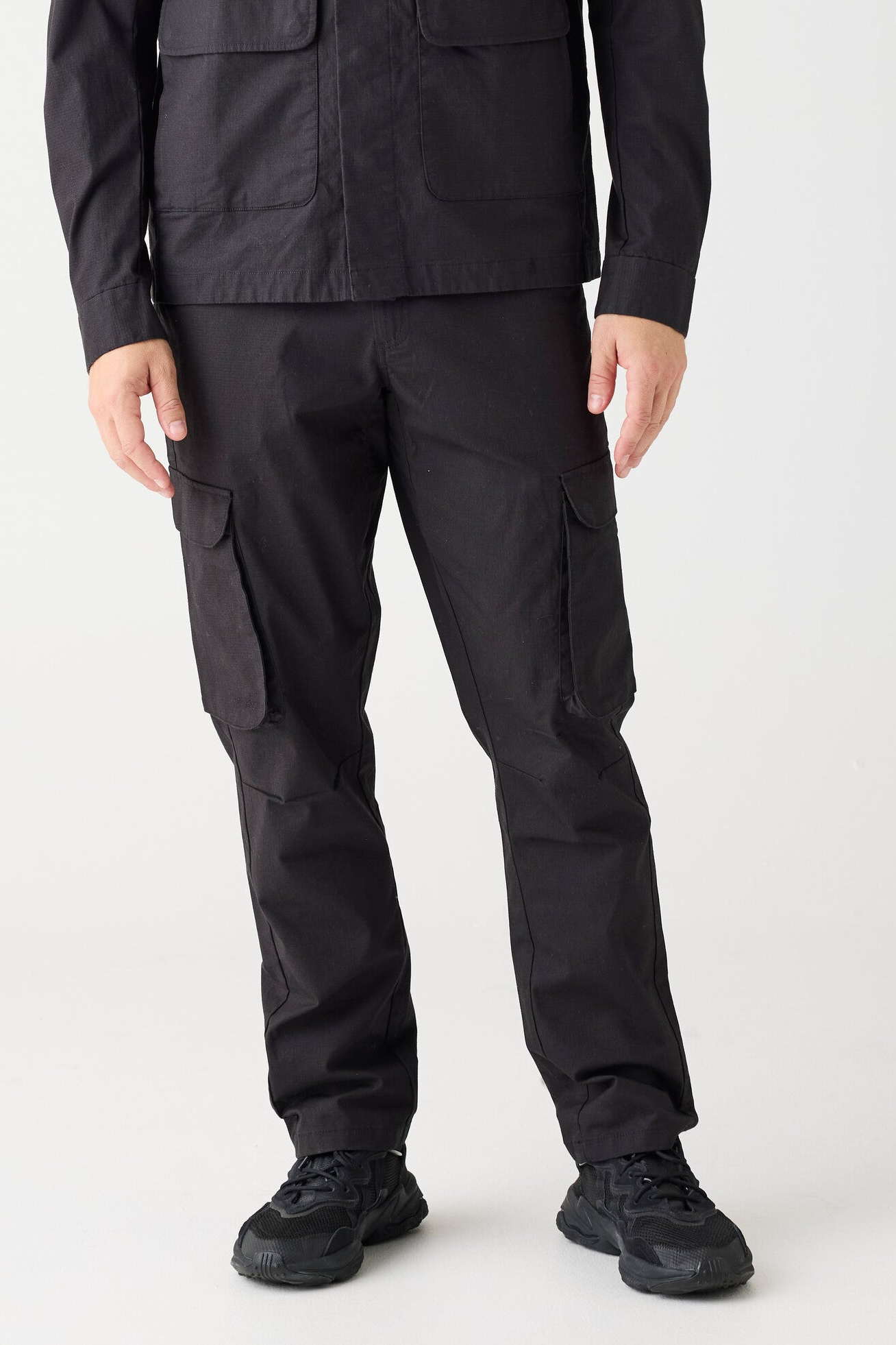 KnowledgeCotton Apparel mannen vegan Cargobroek Flint Ripstop Belt Zwart Jet