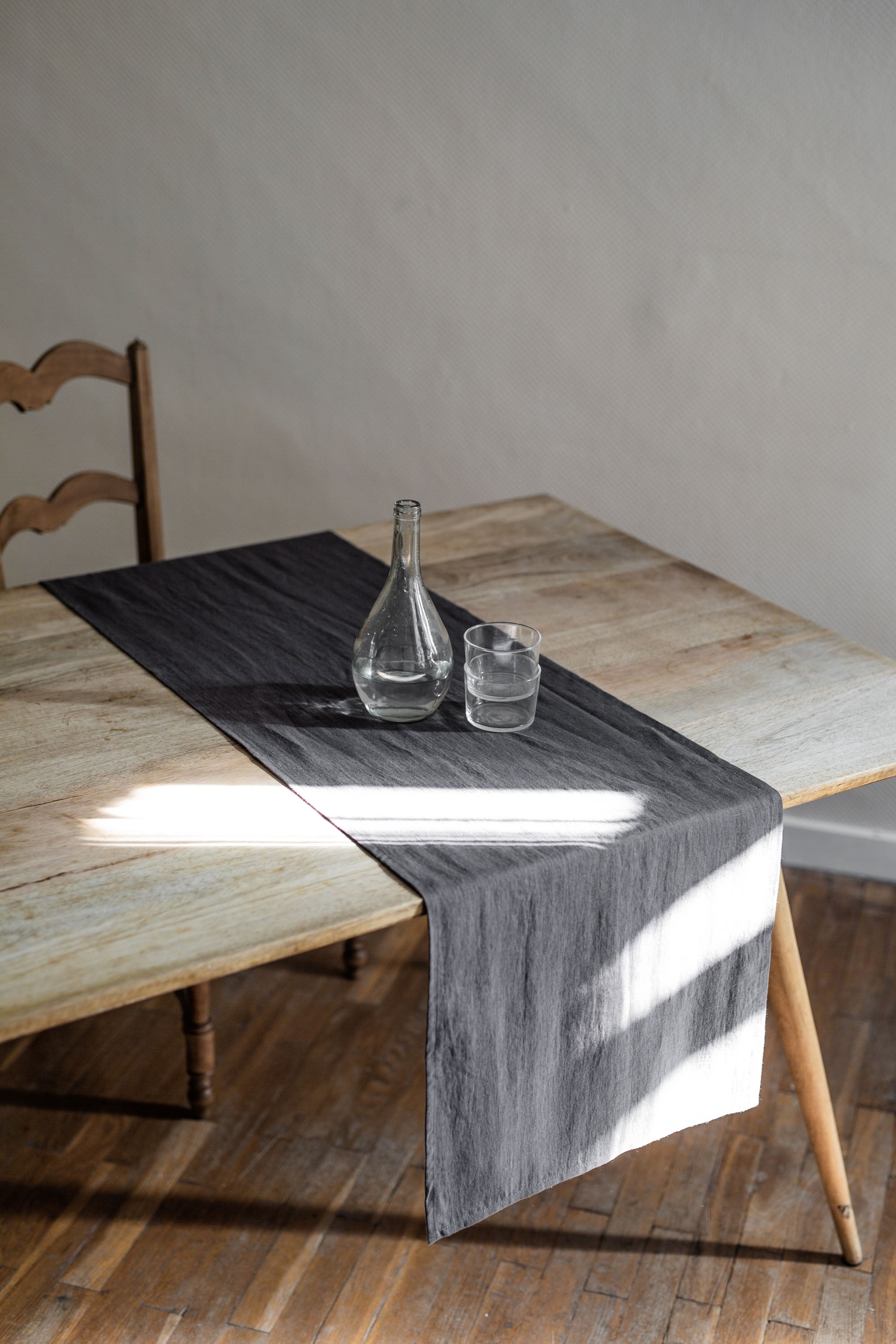 AmourLinen  Linnen Tafelloper In Antracietgrijs