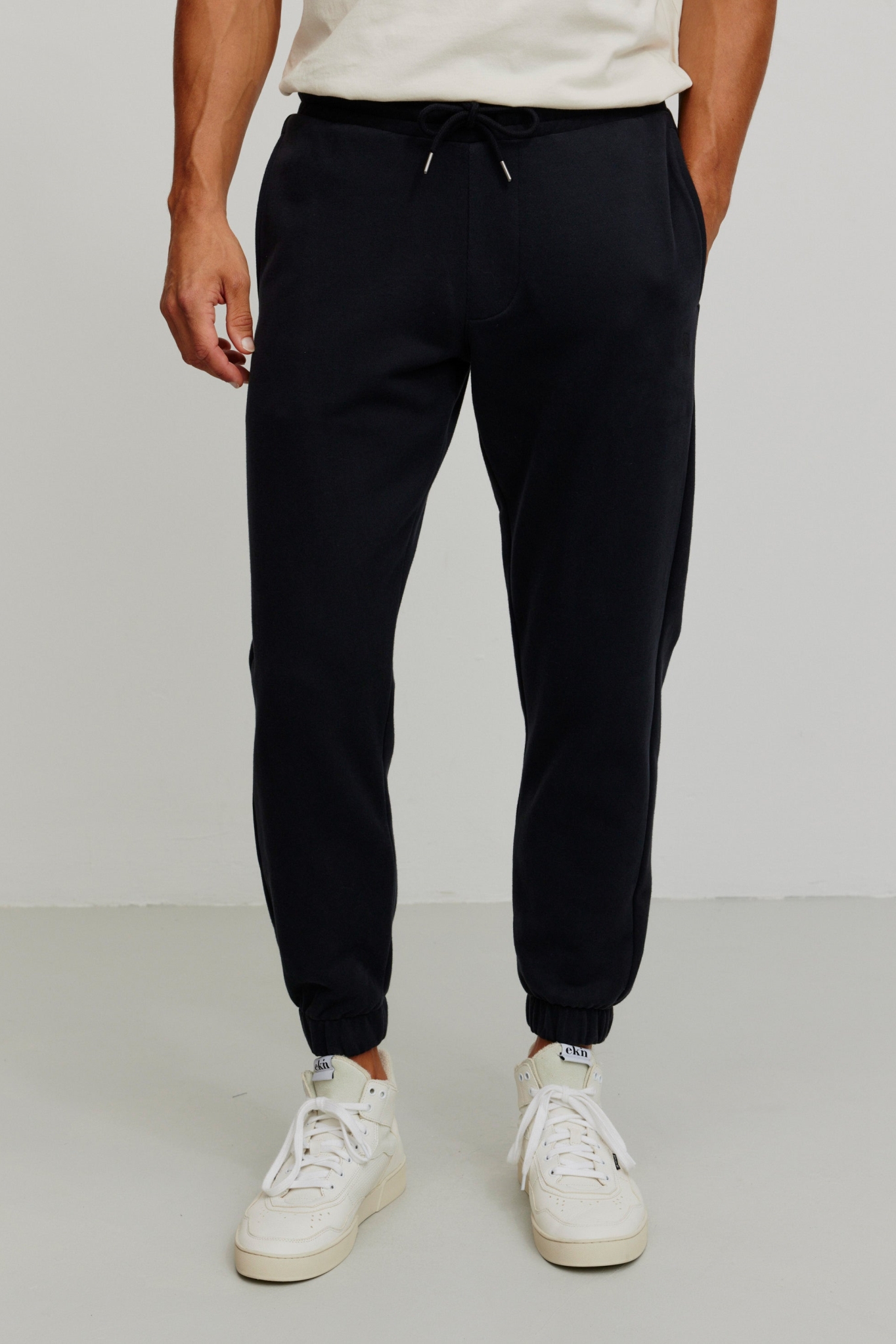 Recolution mannen vegan Joggingbroek Thuja Zwart