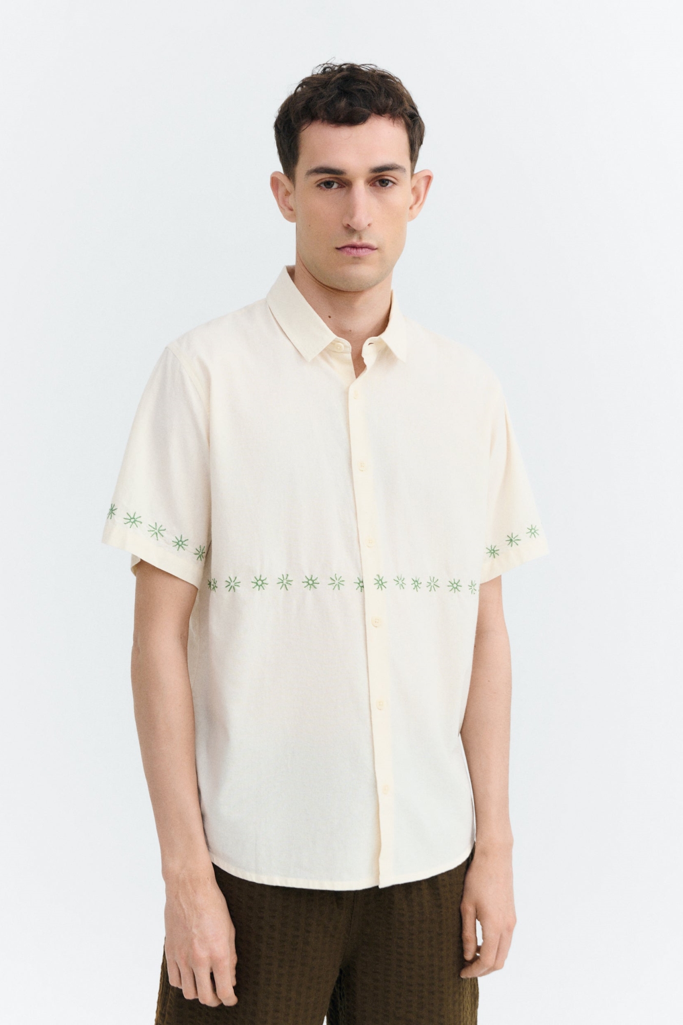 Thinking MU mannen vegan Shirt Tom Handgeborduurd In Ecru