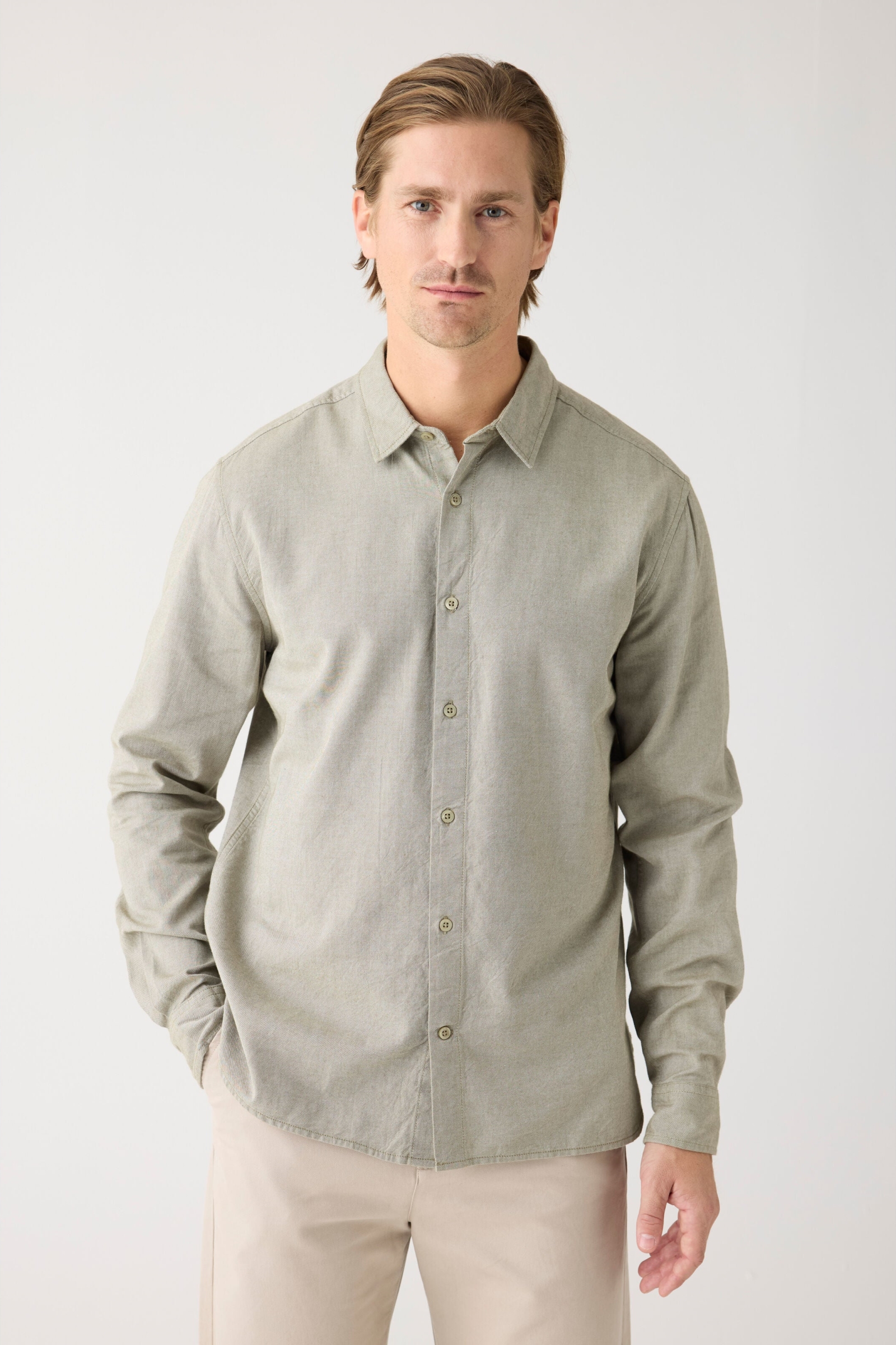KnowledgeCotton Apparel mannen vegan Overhemd Licht Keperstof Verbrand Olijfgroen